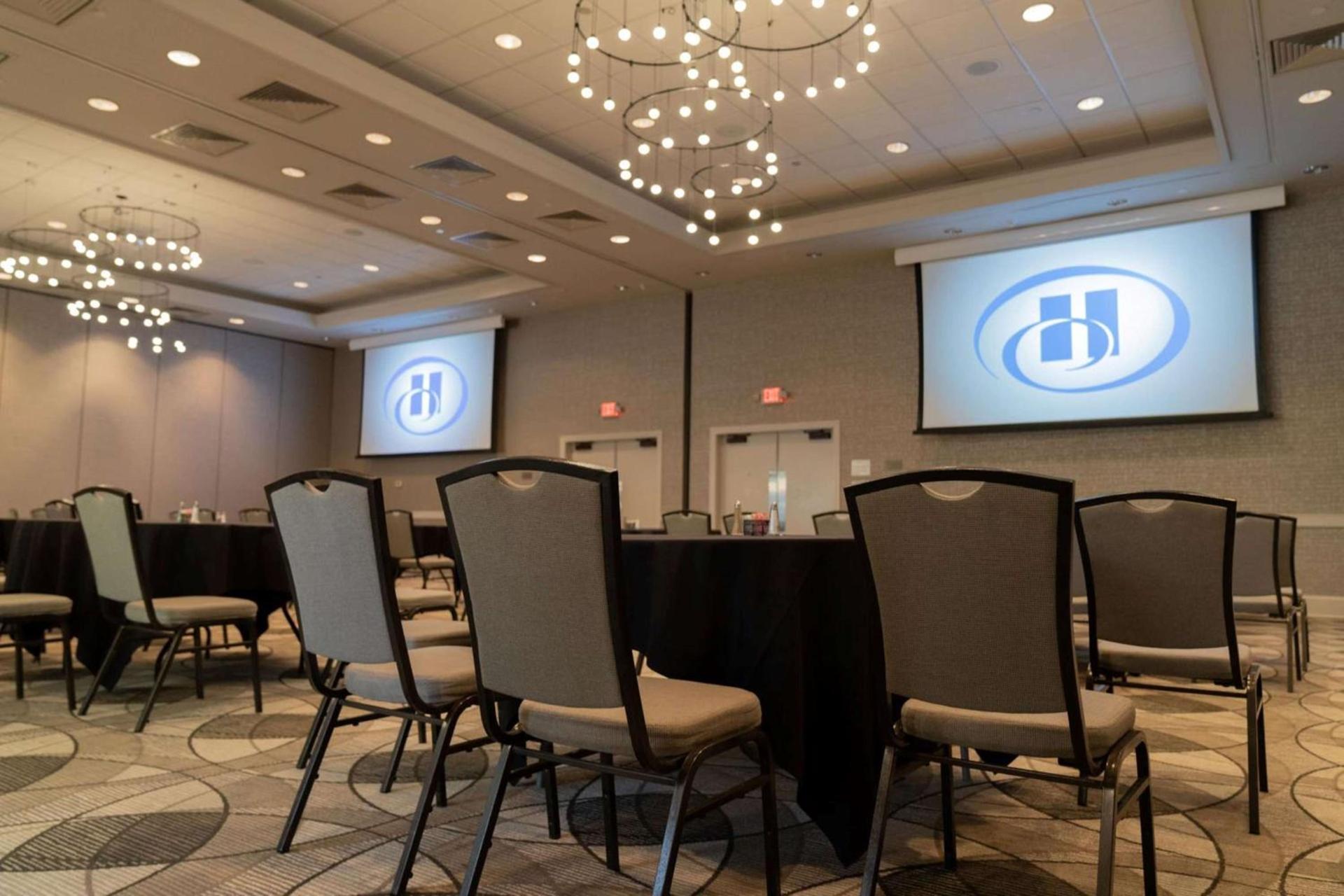 Hilton Greenville photo 27