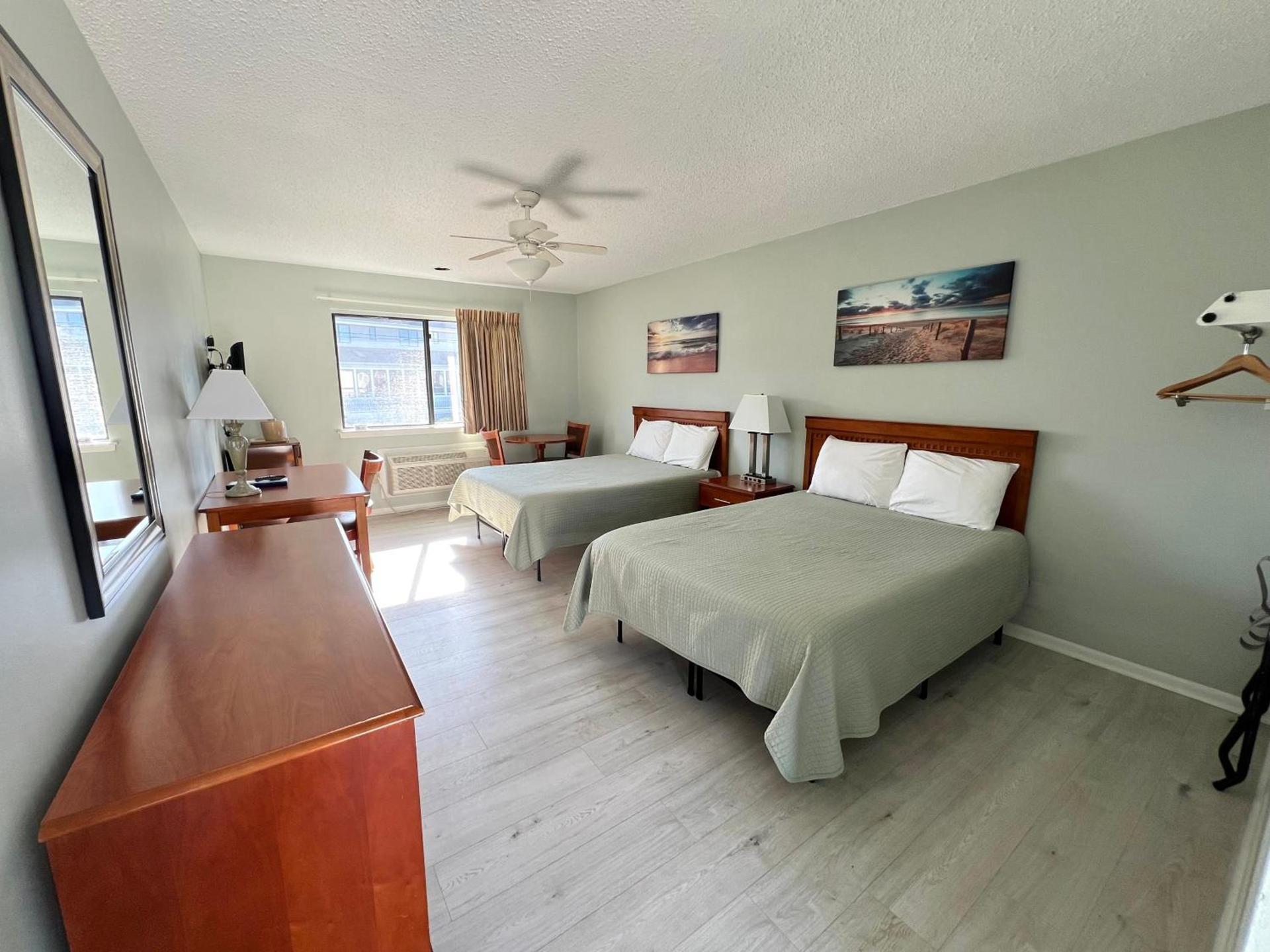 Sand Pebble Motor Lodge photo 13