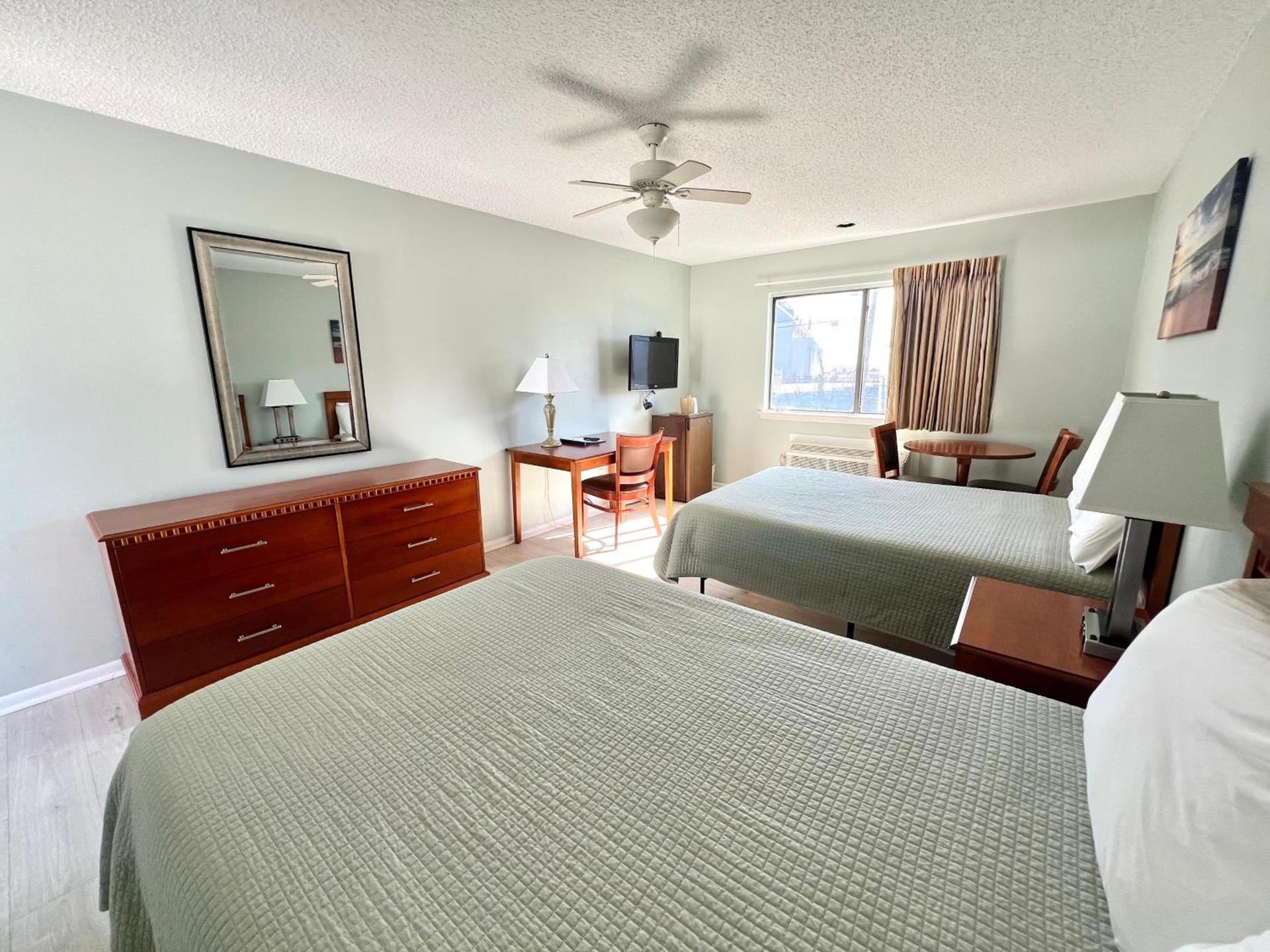 Sand Pebble Motor Lodge photo 15