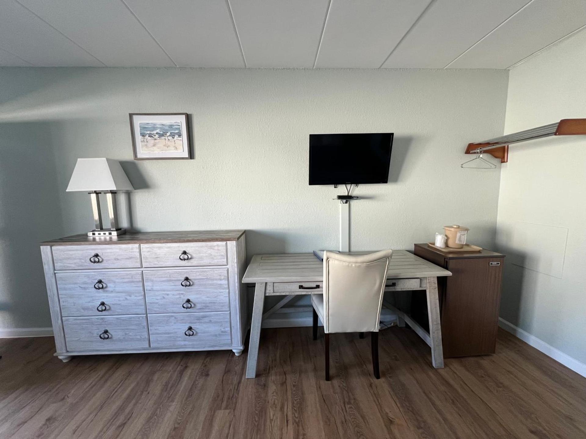 Sand Pebble Motor Lodge photo 17