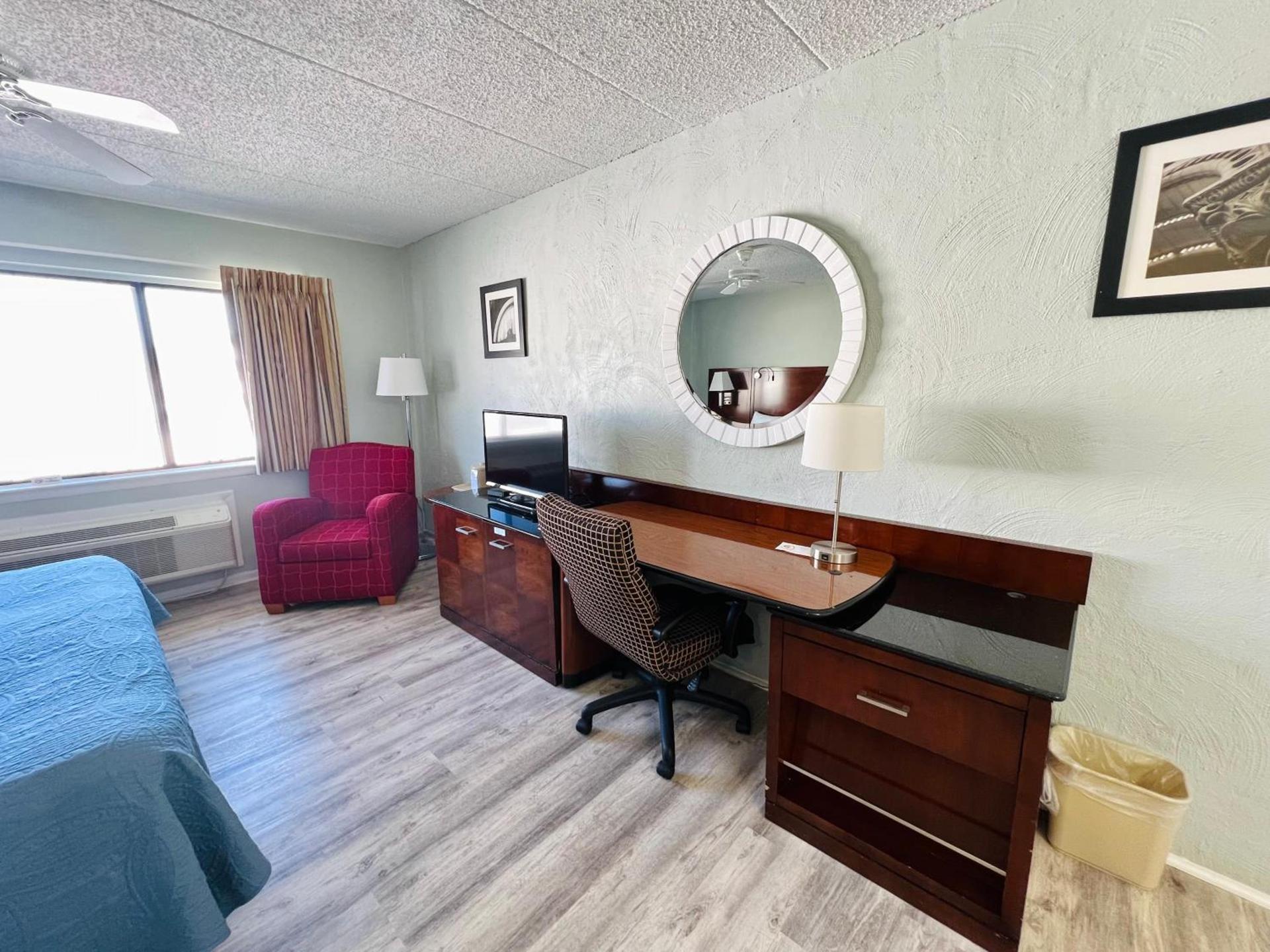 Sand Pebble Motor Lodge photo 22