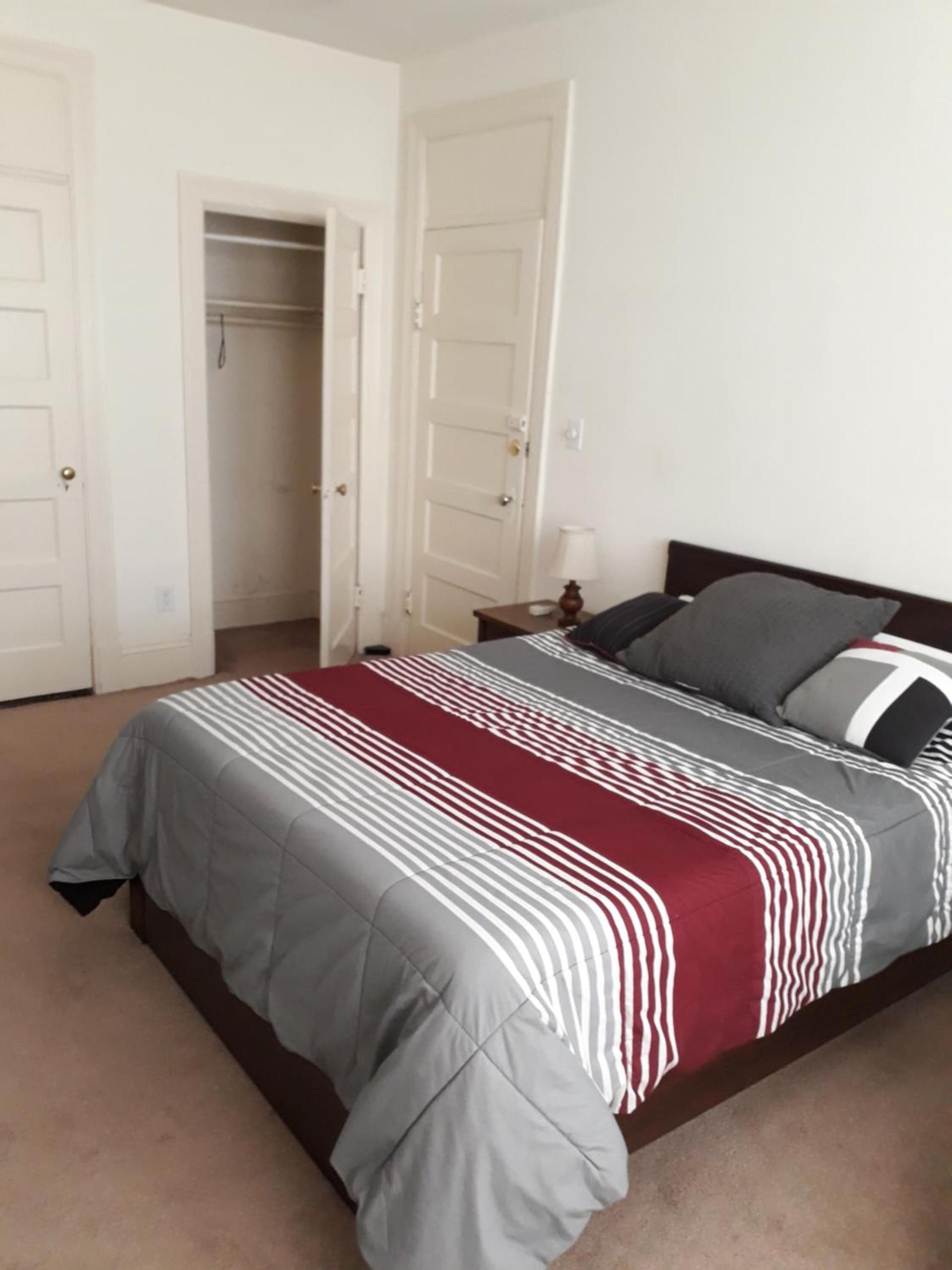 Pleasant Rooming House photo 3