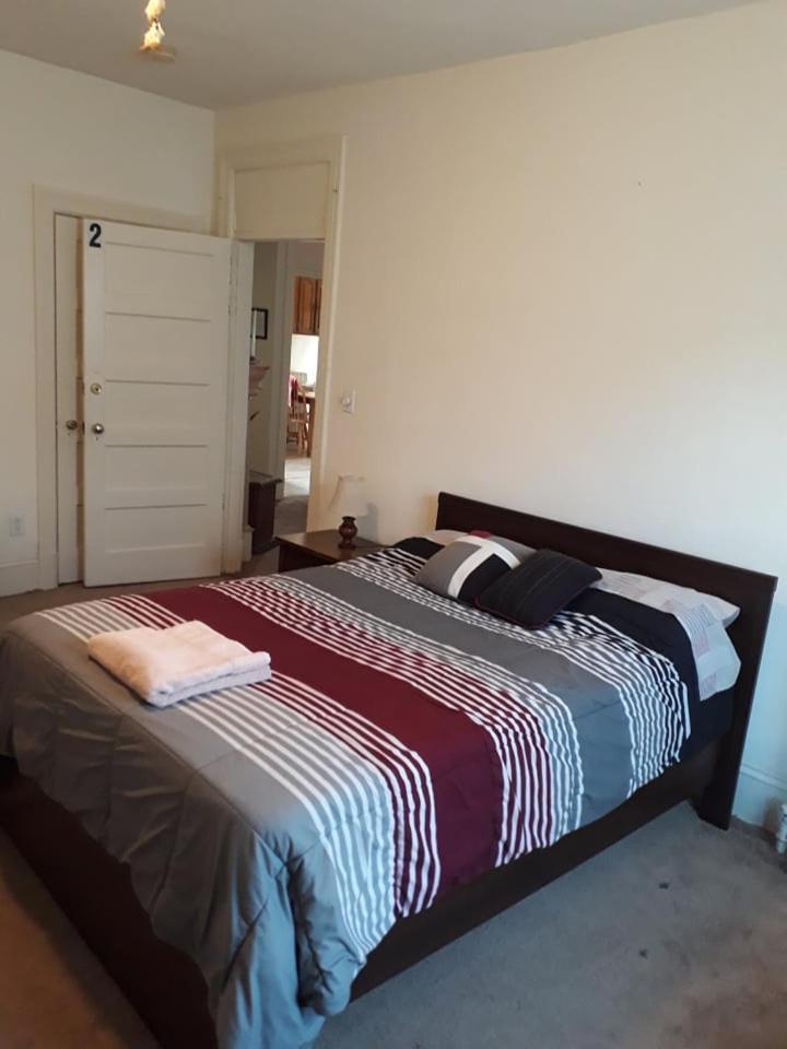 Pleasant Rooming House photo 9