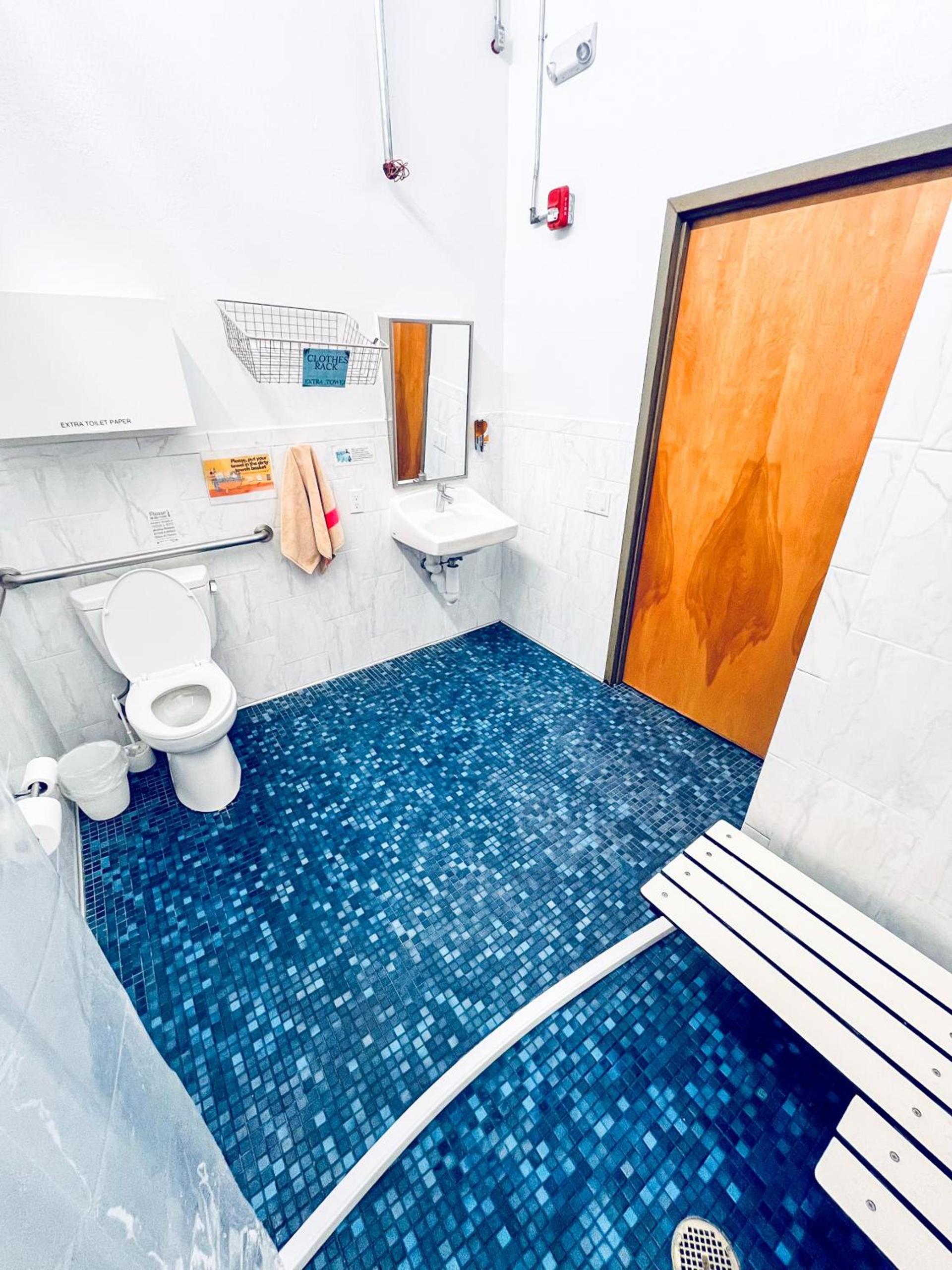 ITH San Francisco Pacific Tradewinds Backpacker Hostel photo 67
