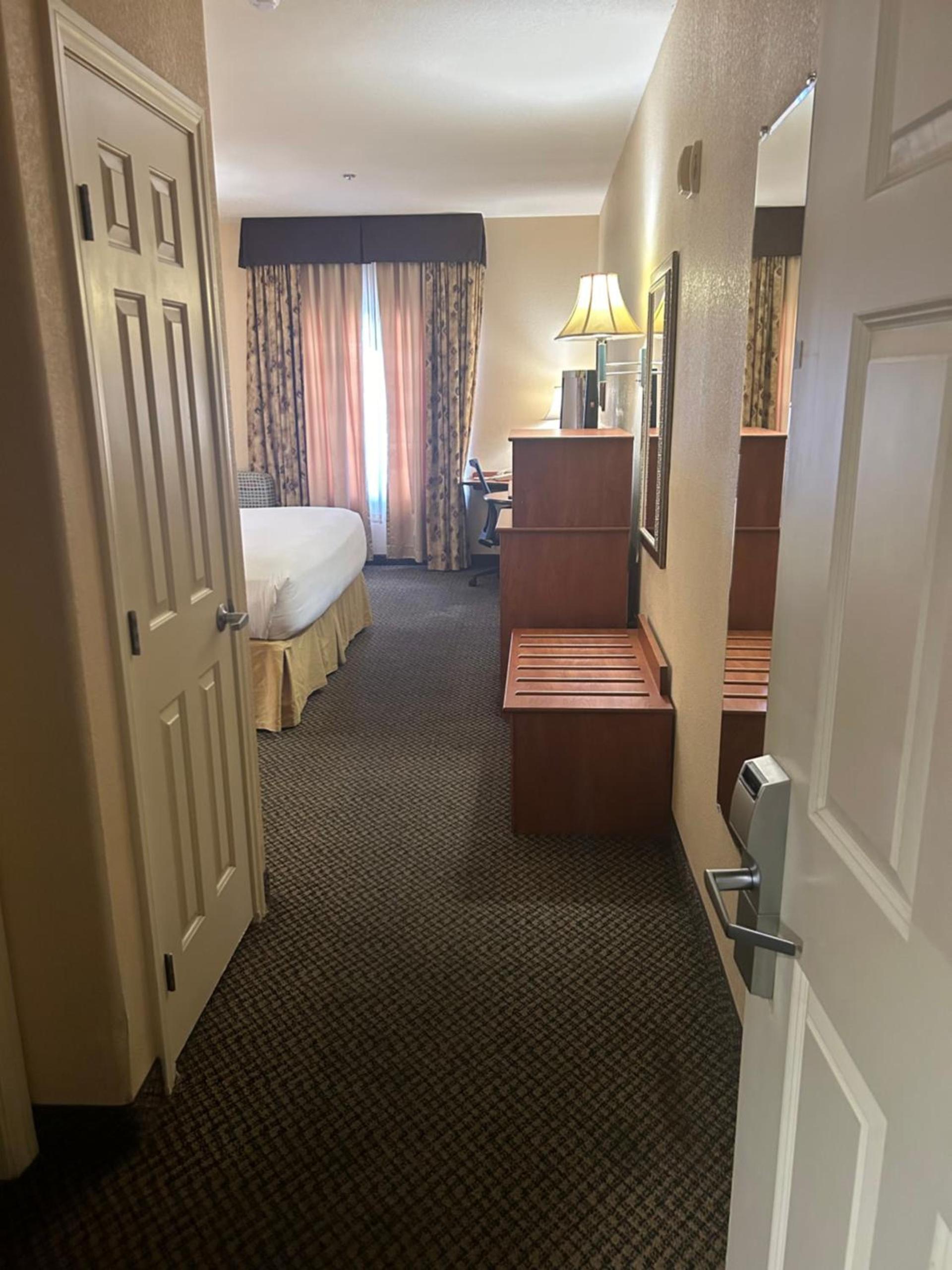 Holiday Inn Express Las Vegas-Nellis by IHG photo 7