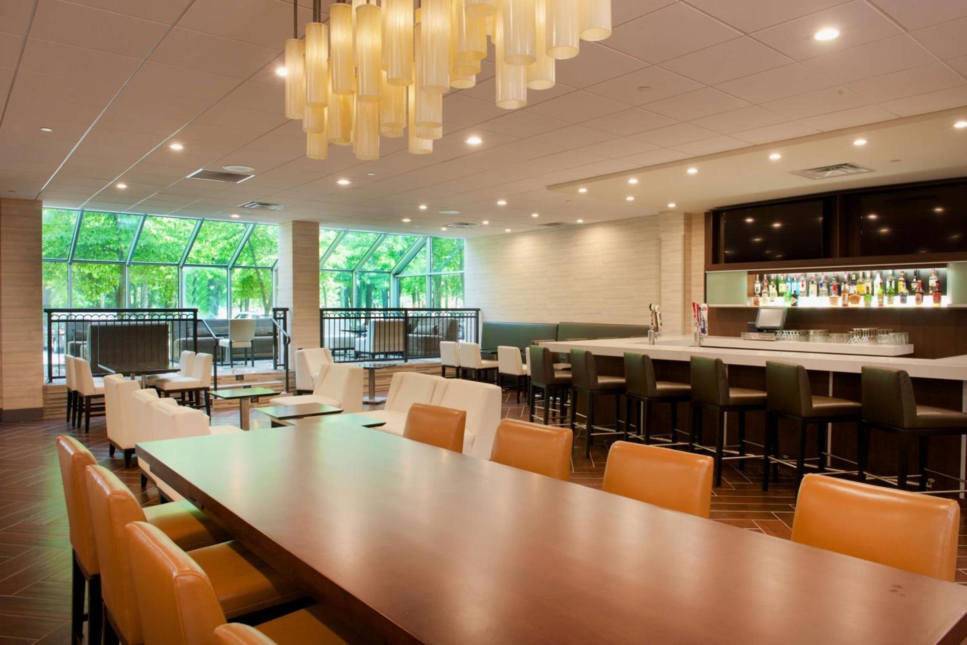 Embassy Suites by Hilton Cincinnati Northeast - Blue Ash photo 12