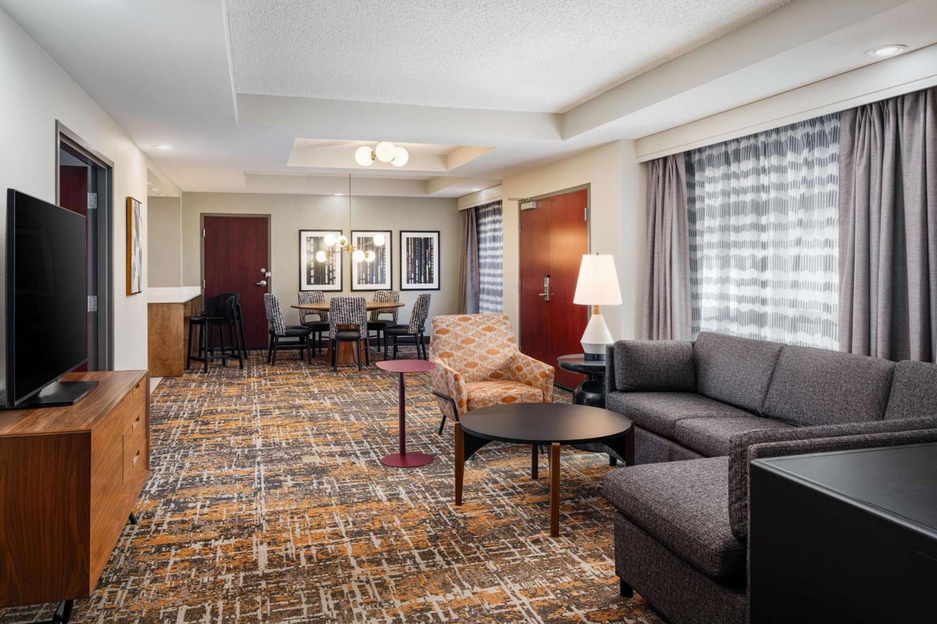 Embassy Suites Huntsville photo 33