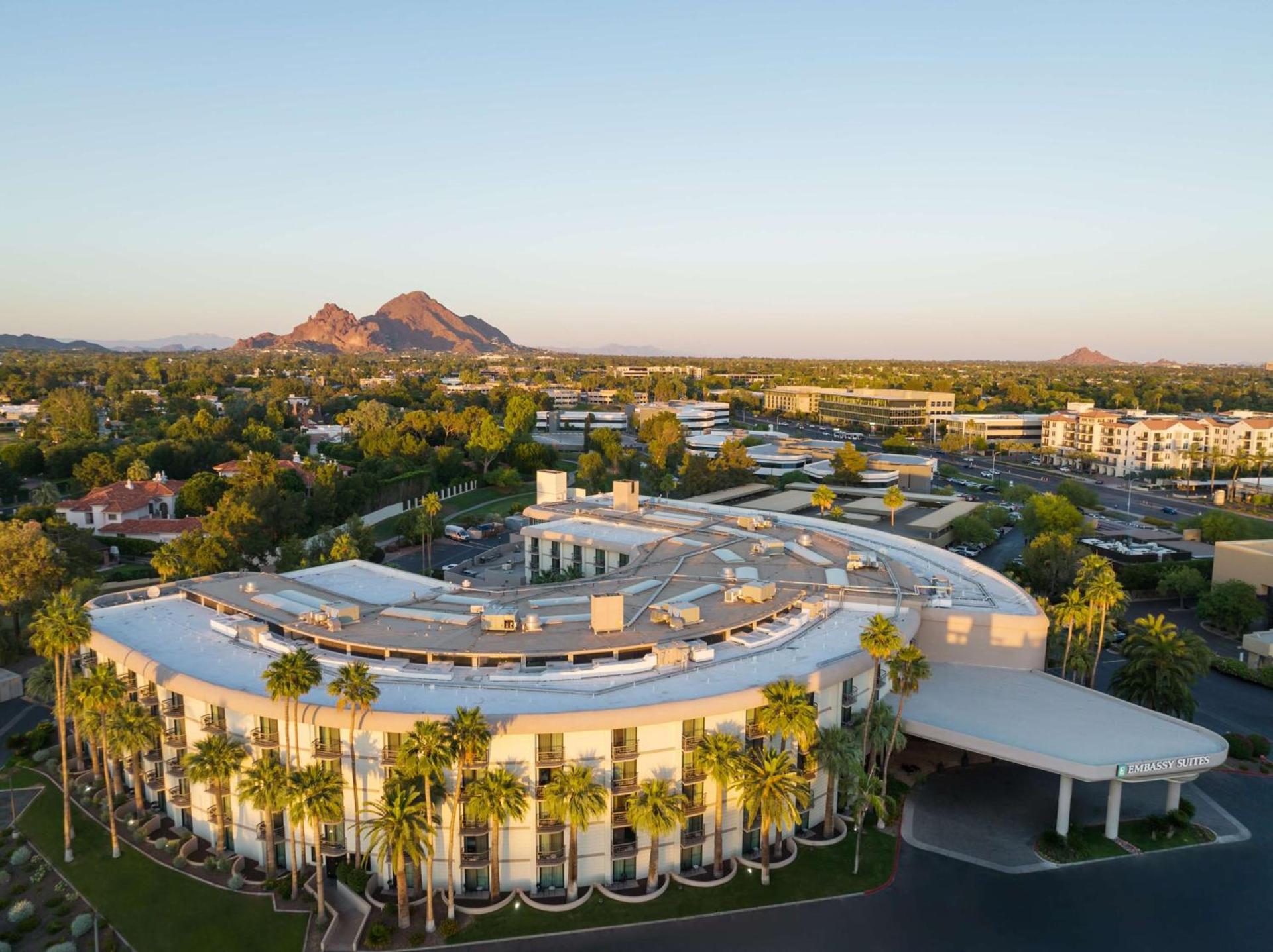 Embassy Suites by Hilton Phoenix Biltmore photo 5