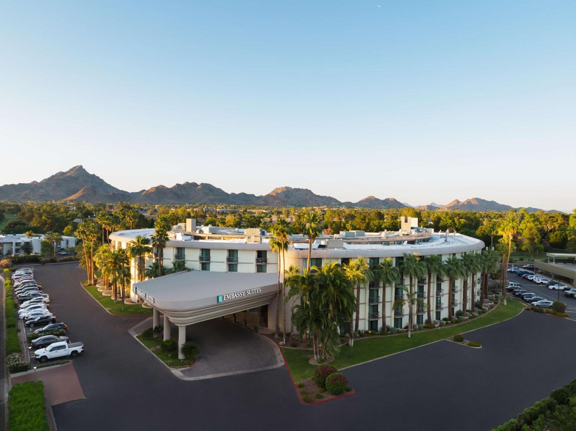 Embassy Suites by Hilton Phoenix Biltmore photo 6