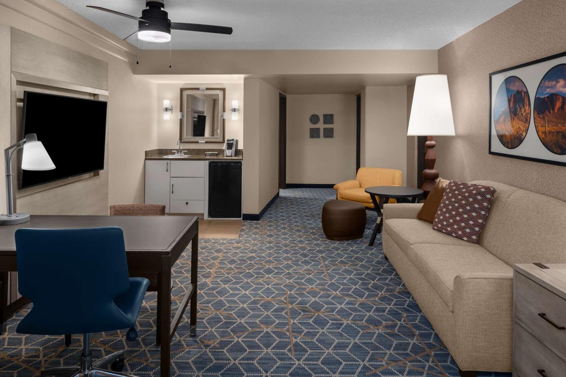 Embassy Suites by Hilton Phoenix Biltmore photo 34
