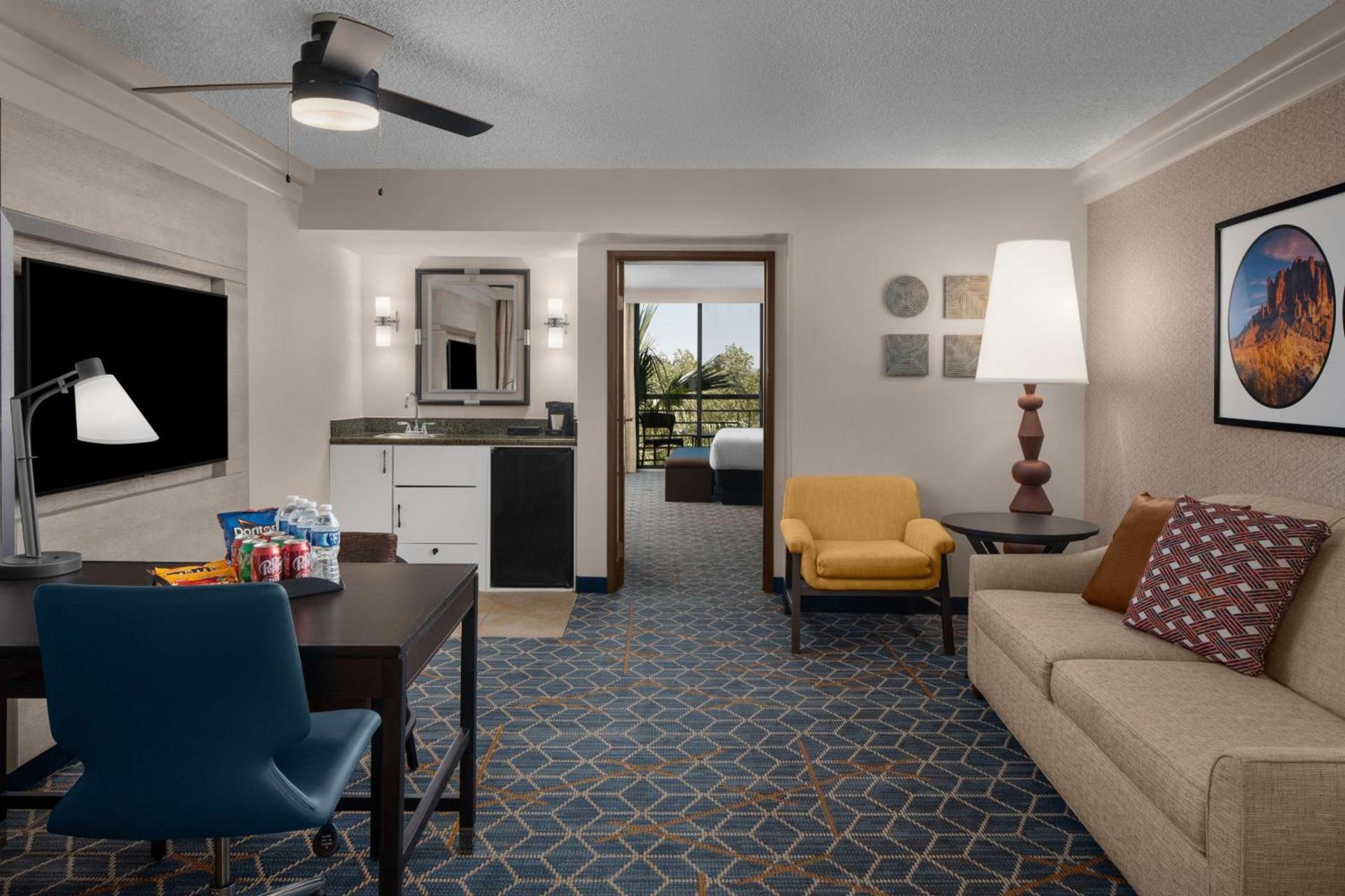 Embassy Suites by Hilton Phoenix Biltmore photo 36