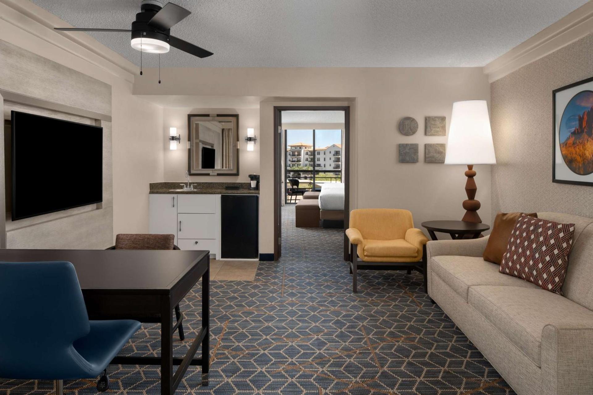 Embassy Suites by Hilton Phoenix Biltmore photo 40