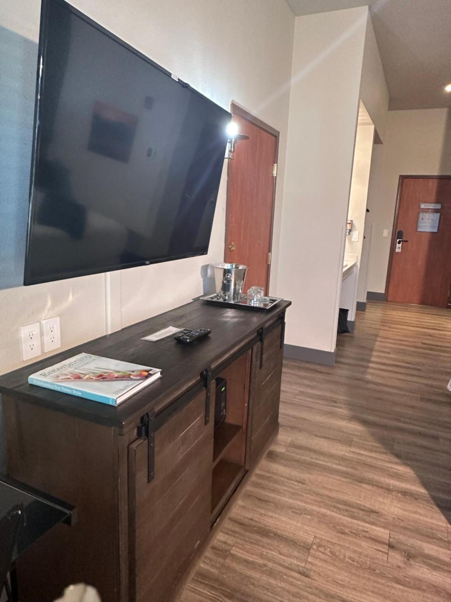 Wood River Inn & Suite photo 75