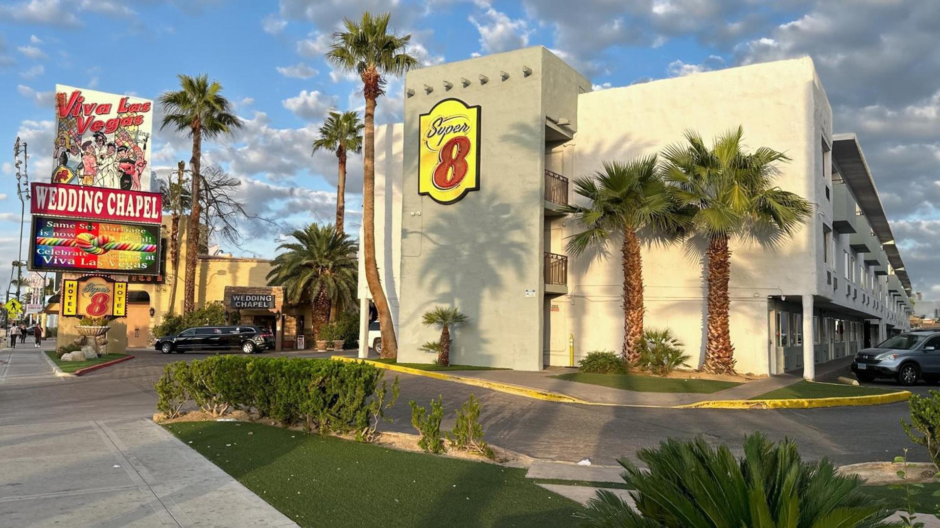 Super 8 by Wyndham Las Vegas North Strip/Fremont St. Area photo 1