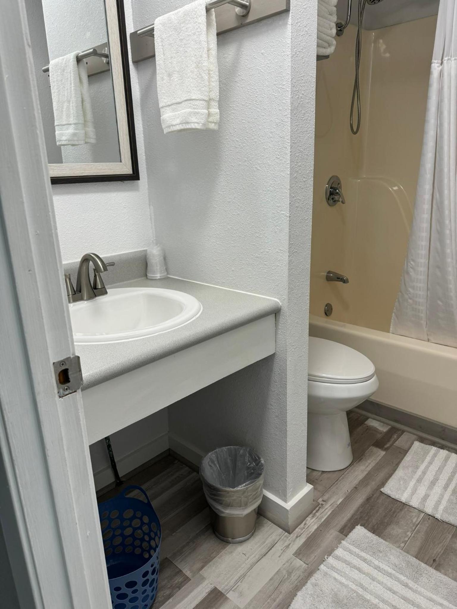 Mountain View Guest Motel photo 40