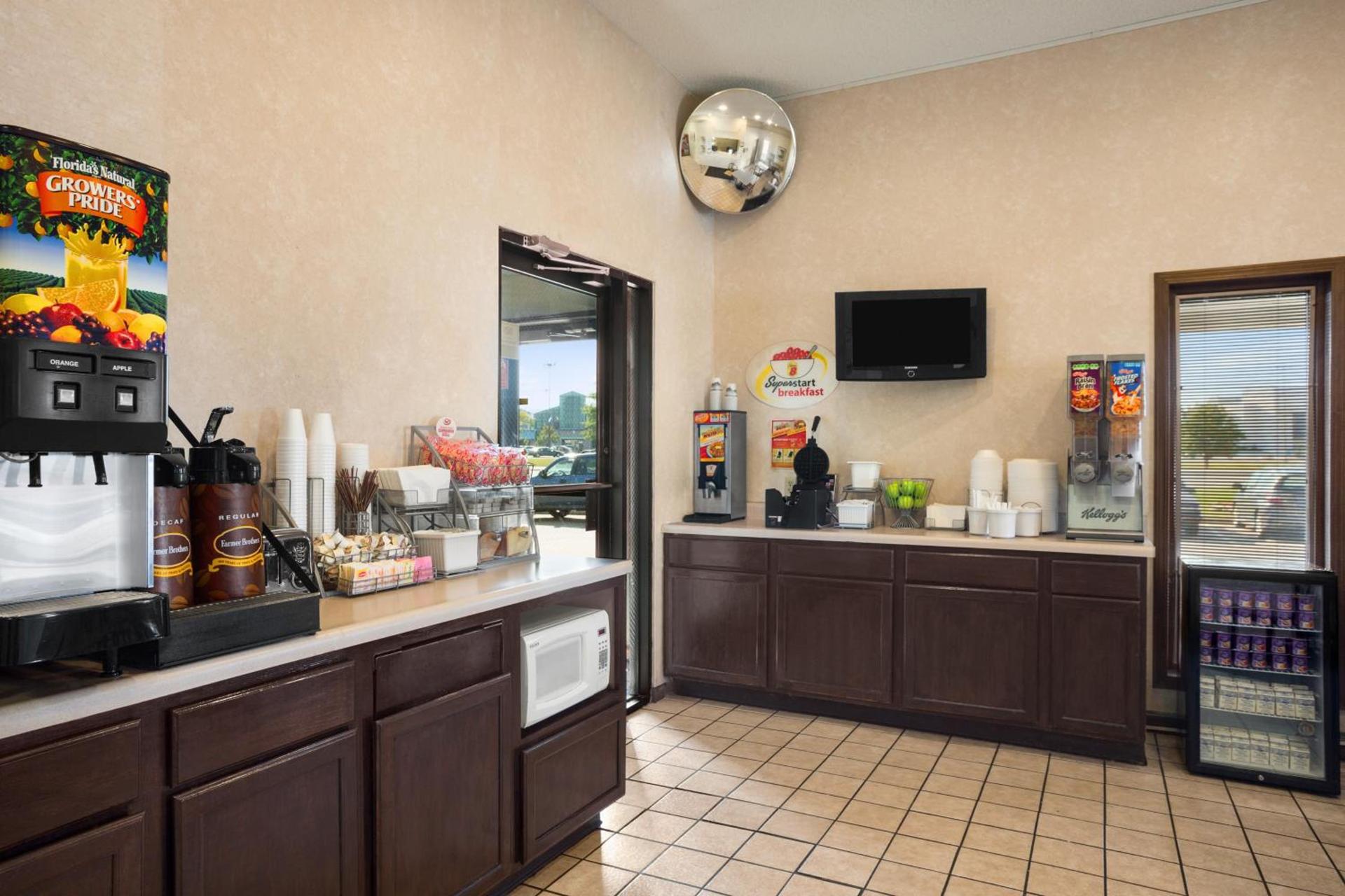 Super 8 by Wyndham Carbondale photo 17