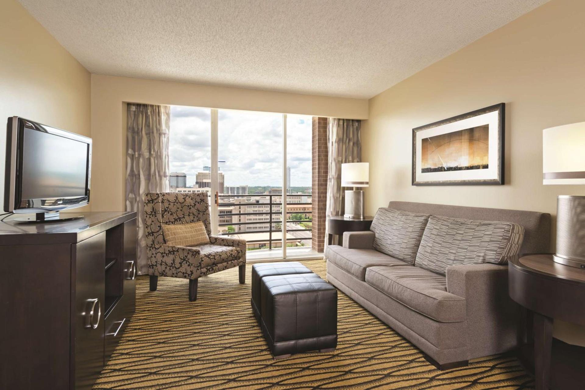 DoubleTree Suites by Hilton Austin Downtown Capitol photo 29