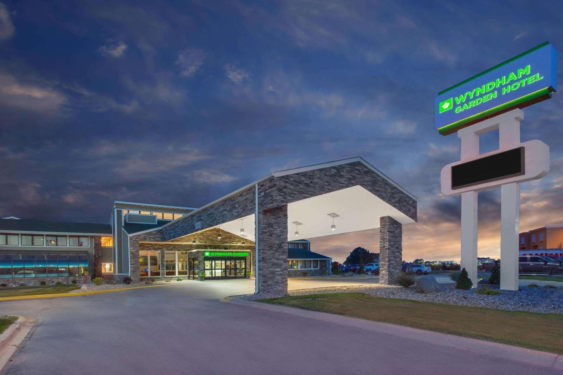 Wyndham Garden Fort Wayne photo 2