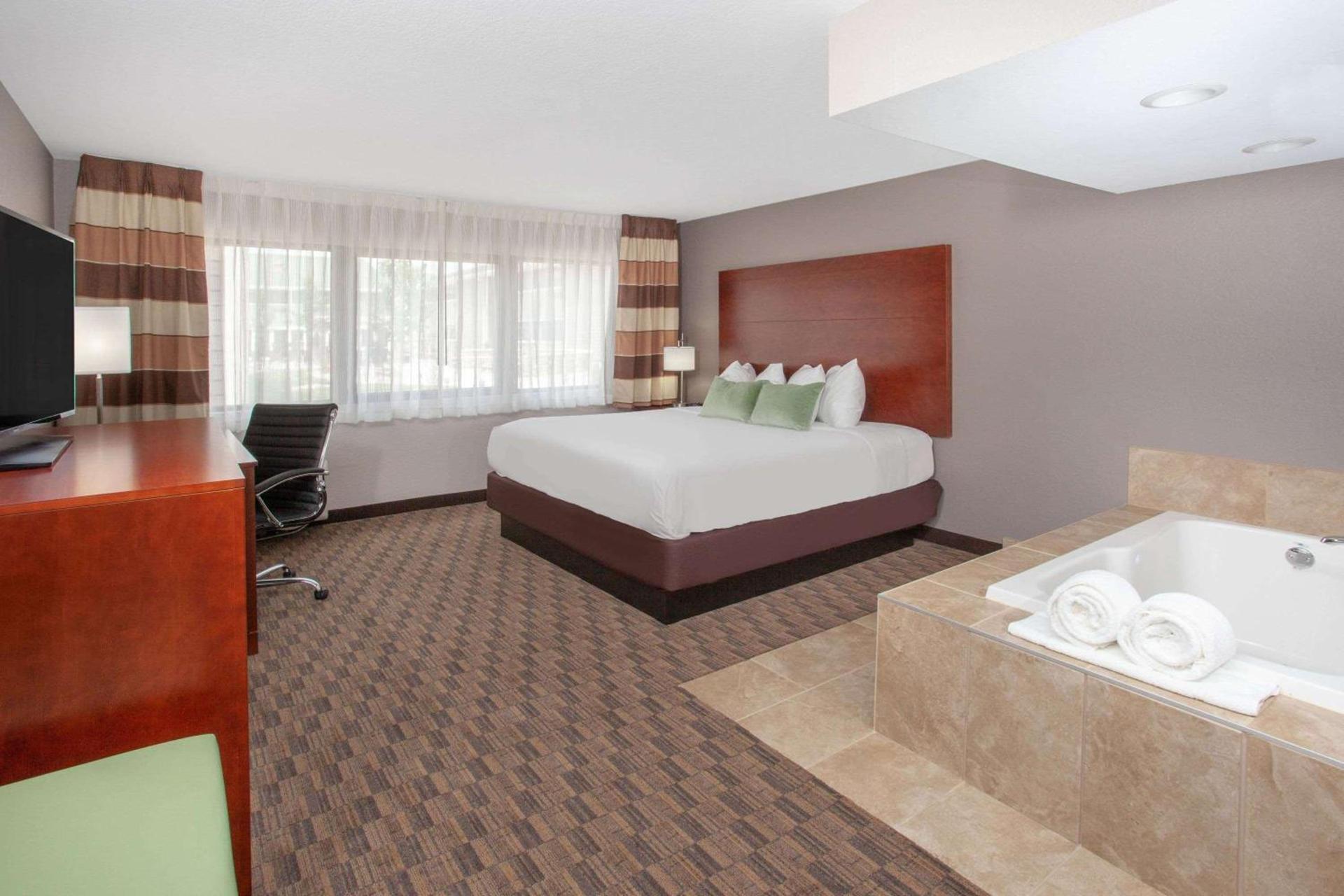 Wyndham Garden Fort Wayne photo 8