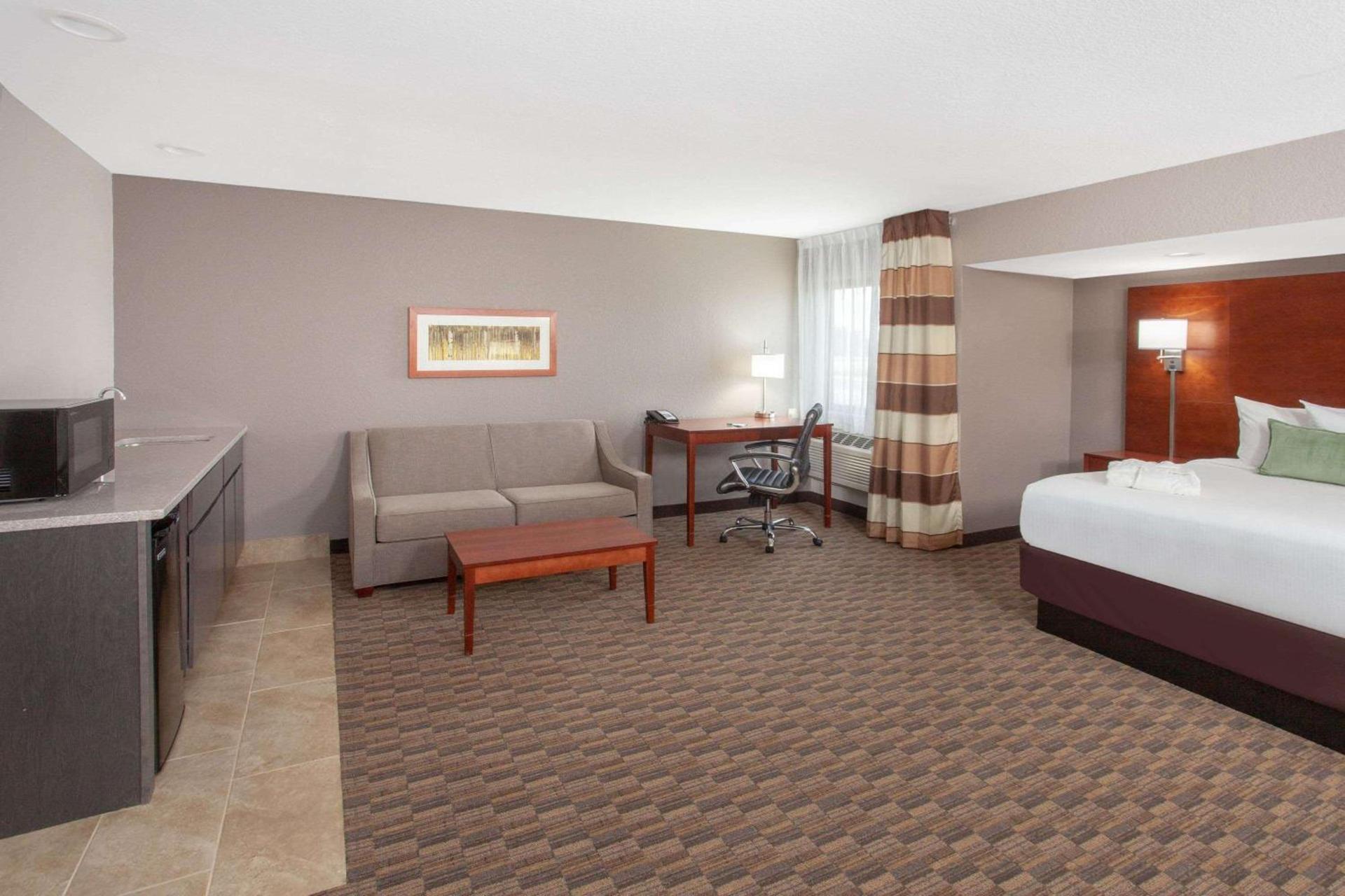 Wyndham Garden Fort Wayne photo 9