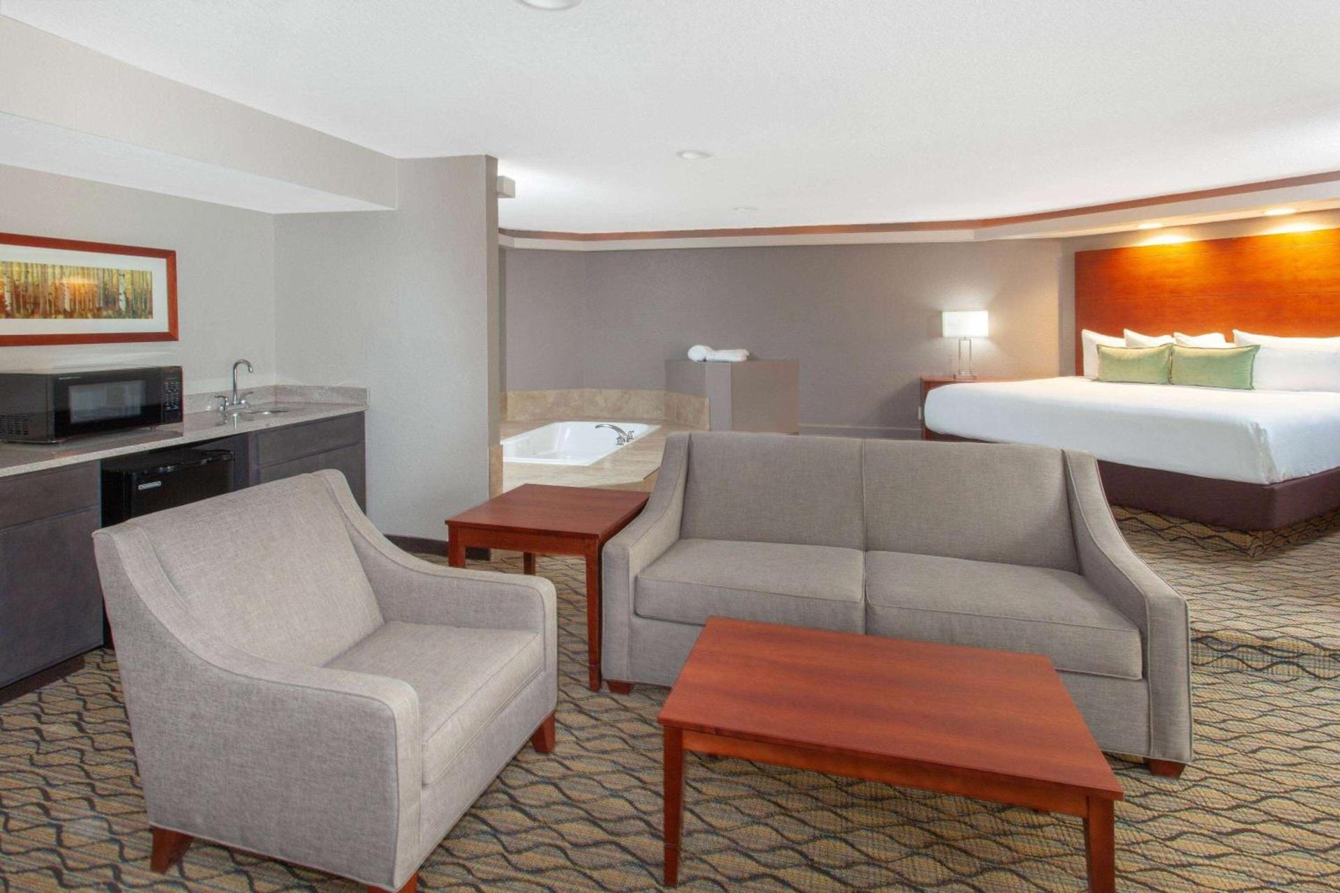 Wyndham Garden Fort Wayne photo 10