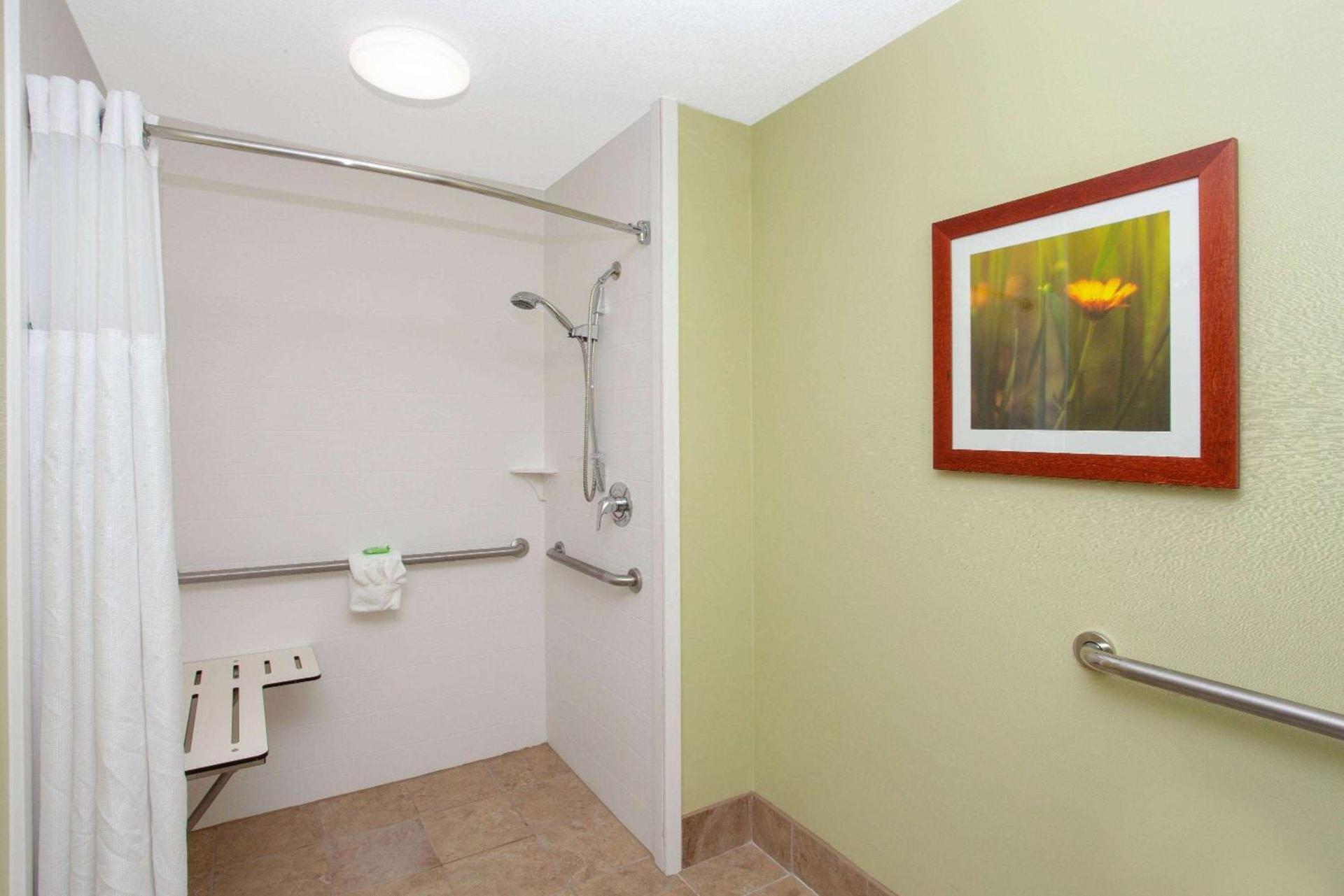 Wyndham Garden Fort Wayne photo 13
