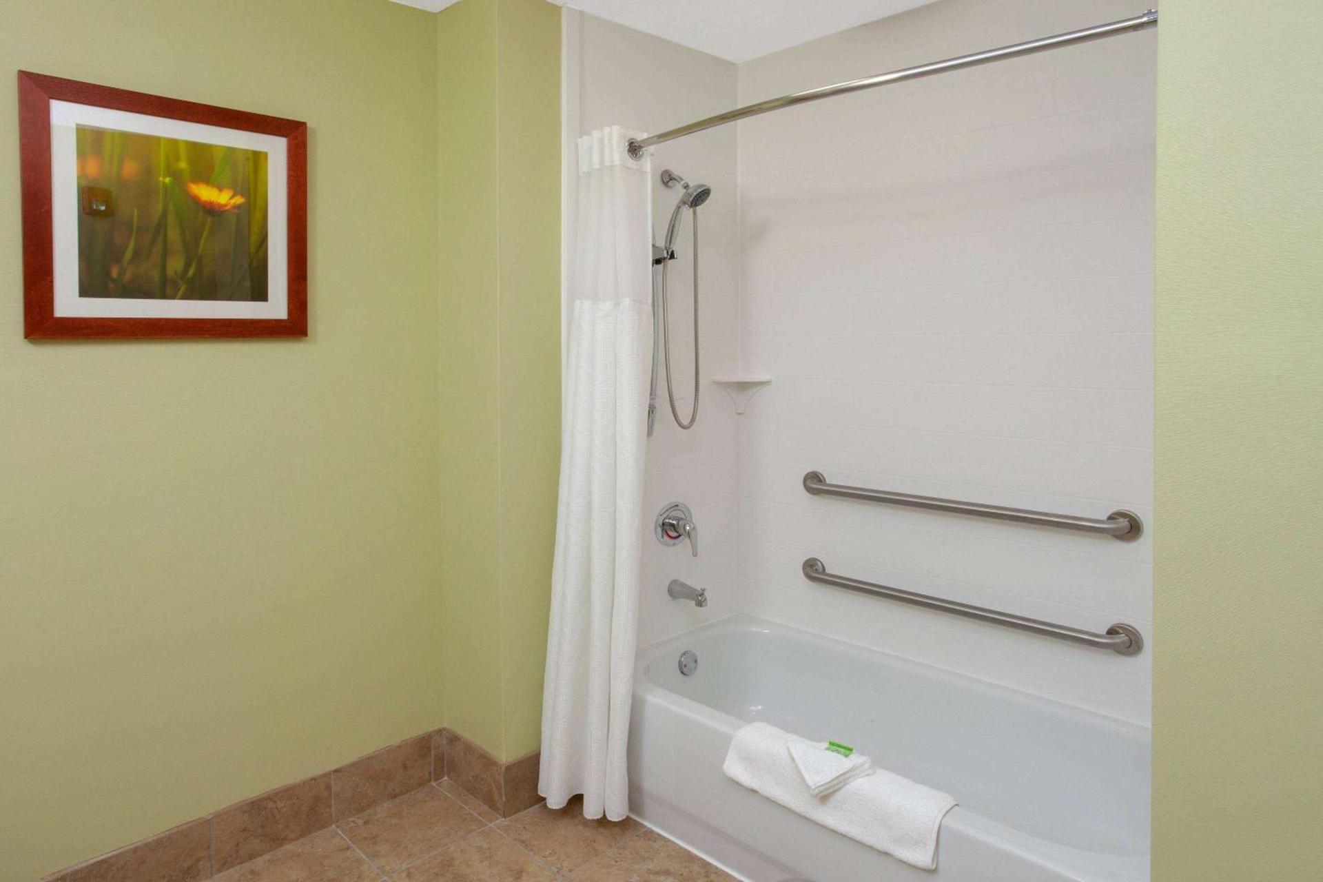 Wyndham Garden Fort Wayne photo 14