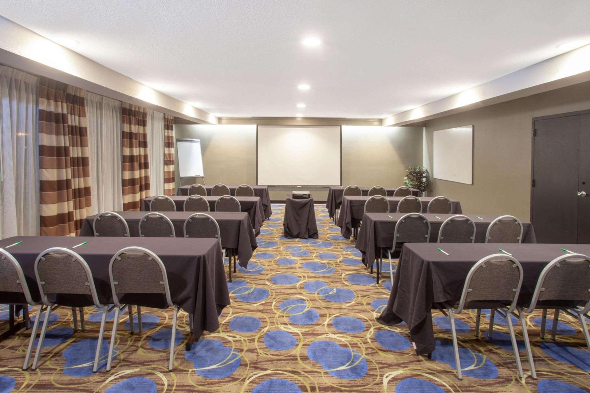 Wyndham Garden Fort Wayne photo 16