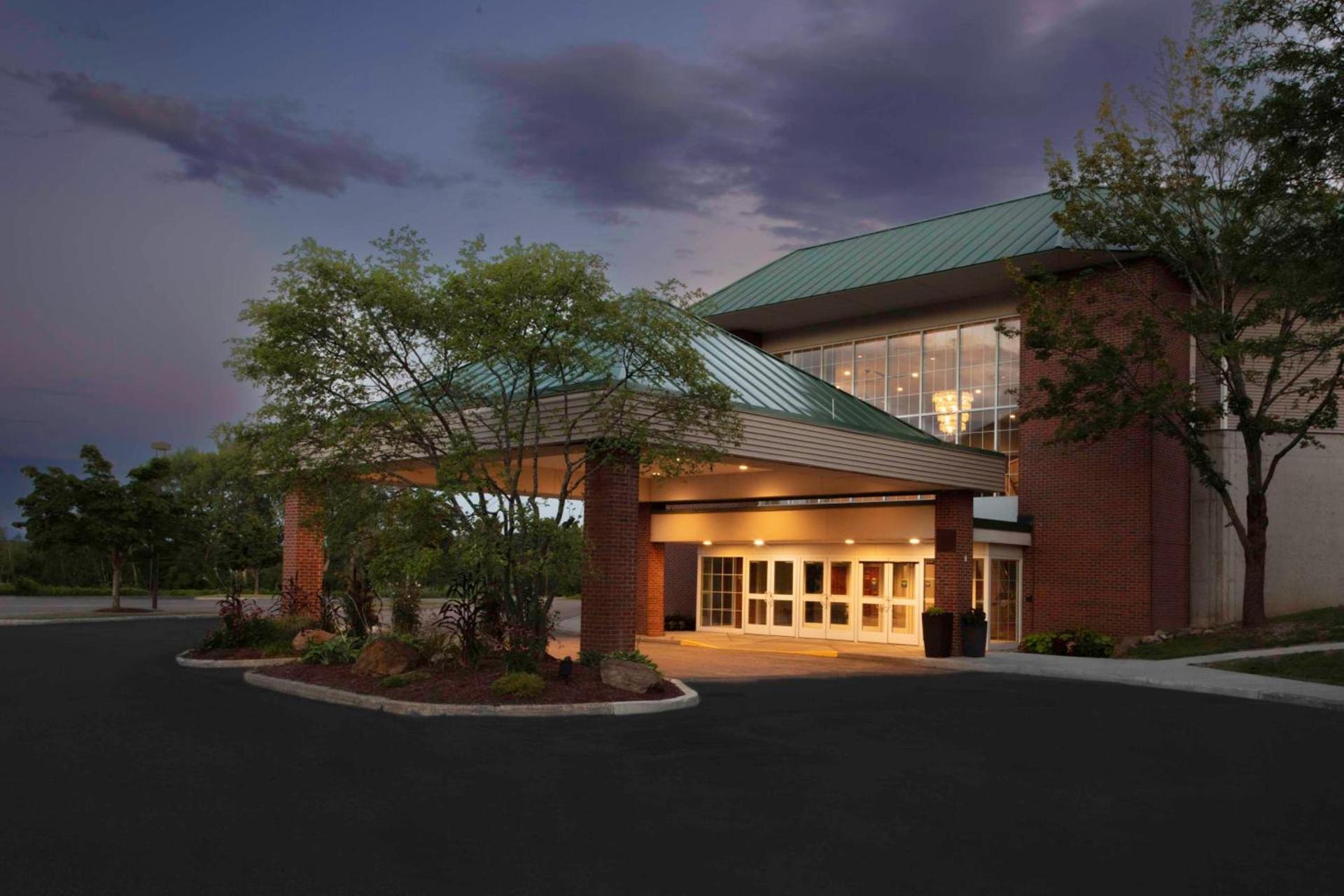 DoubleTree by Hilton Hotel Burlington Vermont photo 2