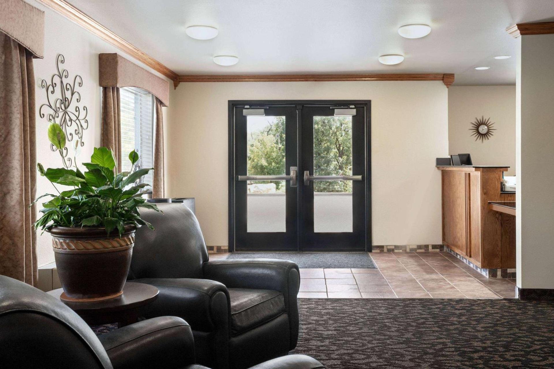 Travelodge by Wyndham McAlester photo 3