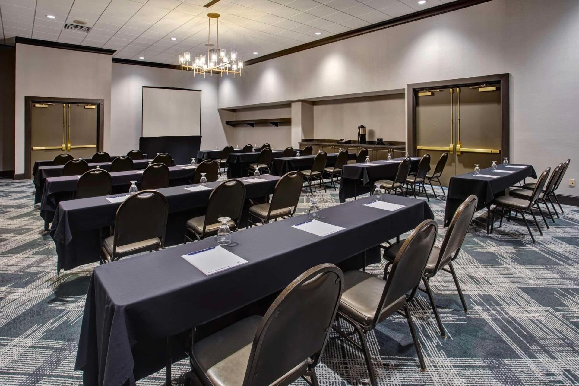 DoubleTree by Hilton Lansing photo 39