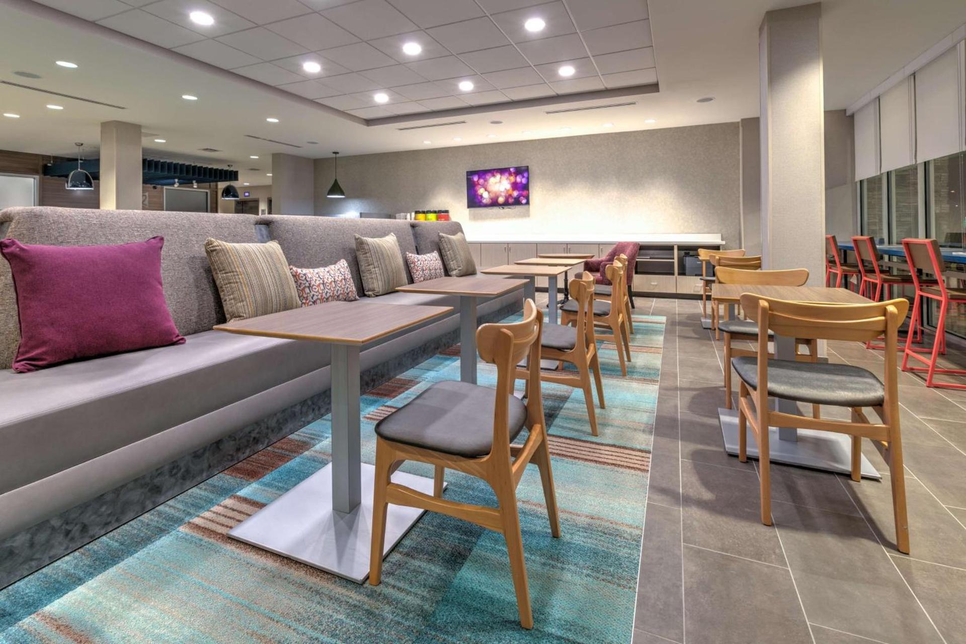 Home2 Suites By Hilton Tulsa Airport photo 8
