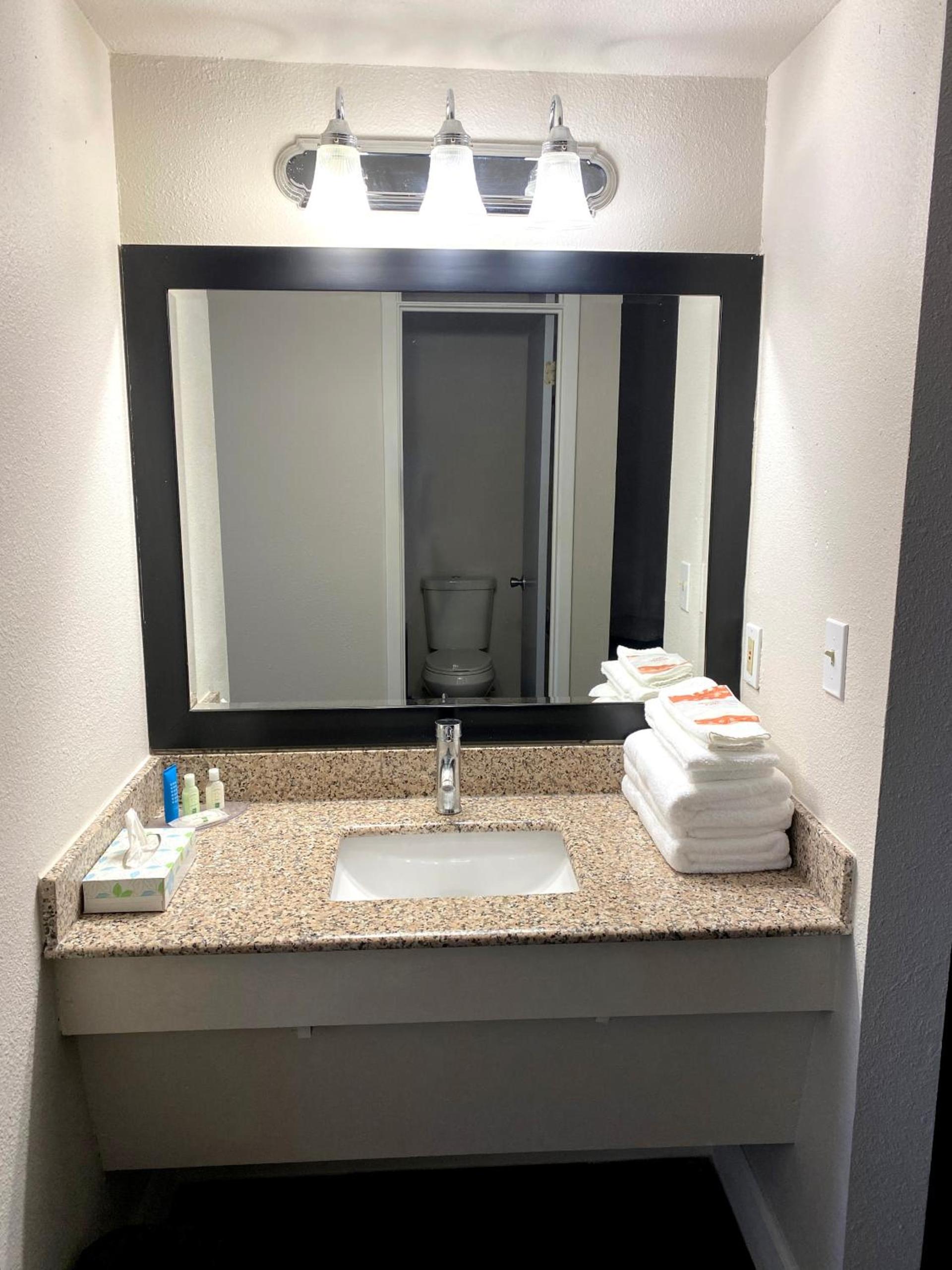 Quality Inn Del Rio photo 9