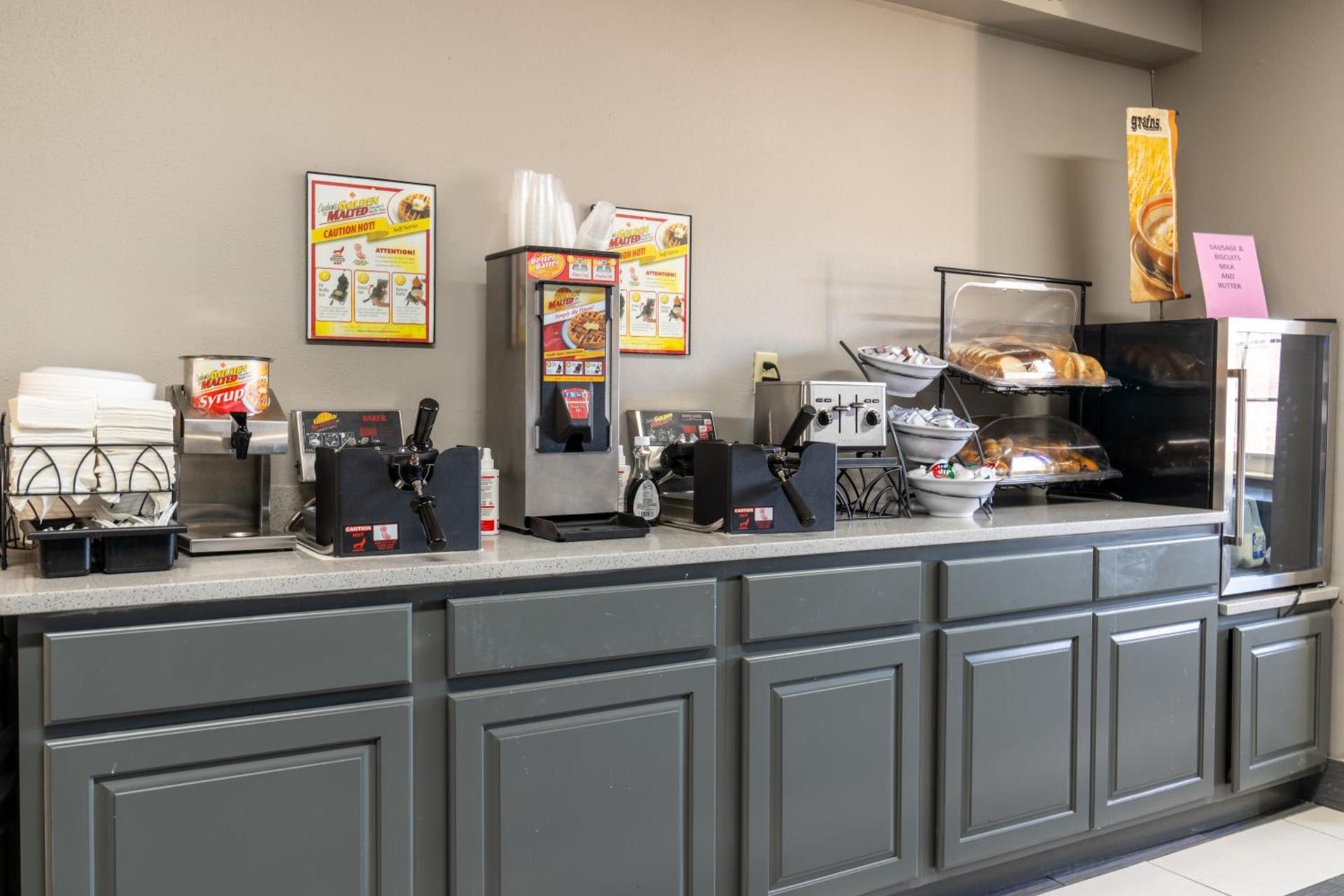 Microtel Inn & Suites by Wyndham Pigeon Forge photo 25