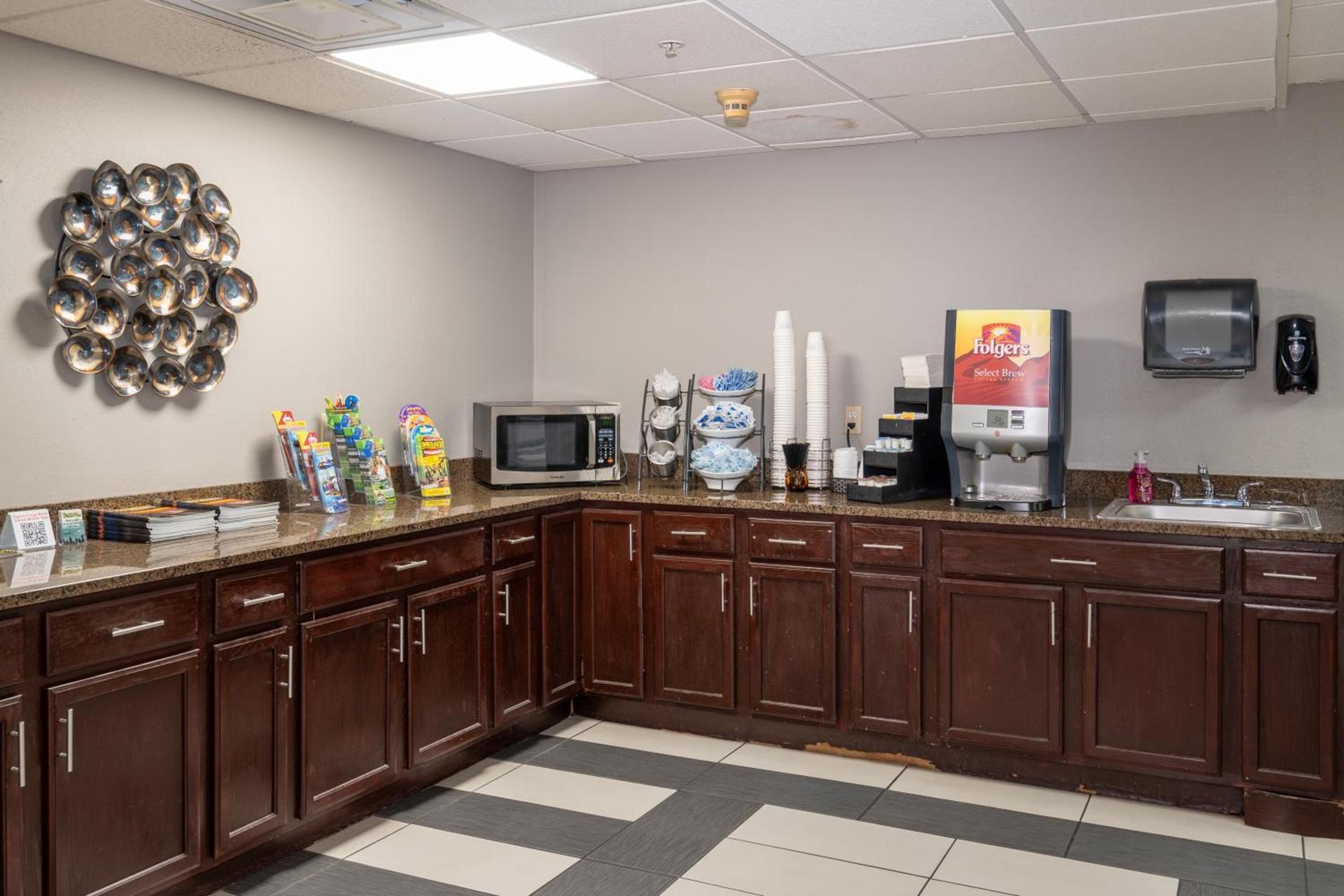 Microtel Inn & Suites by Wyndham Pigeon Forge photo 26