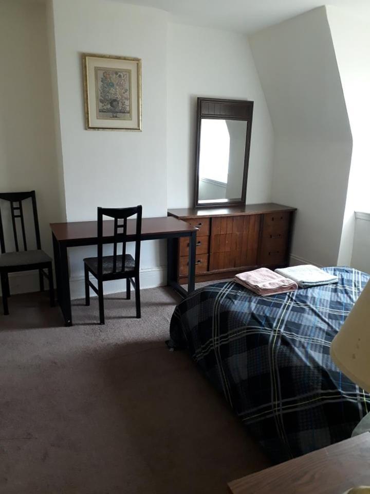 Pleasant Rooming House photo 23