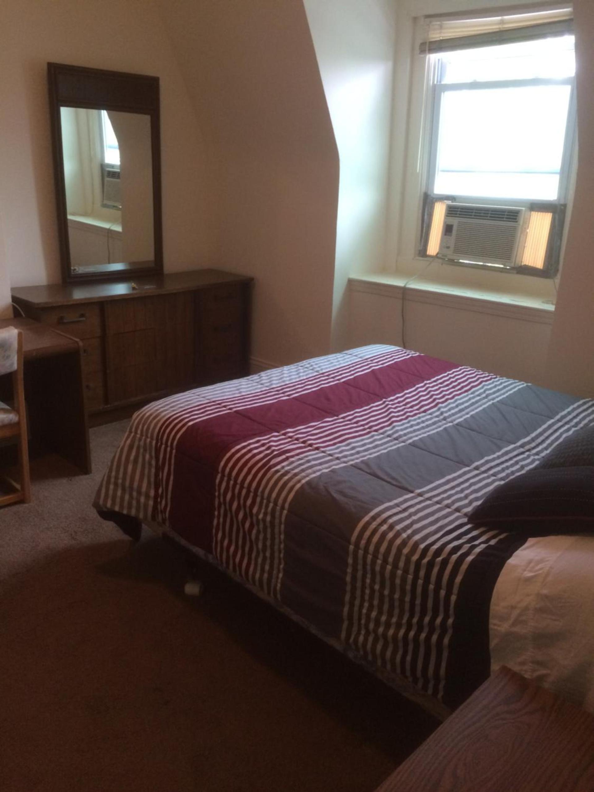 Pleasant Rooming House photo 25