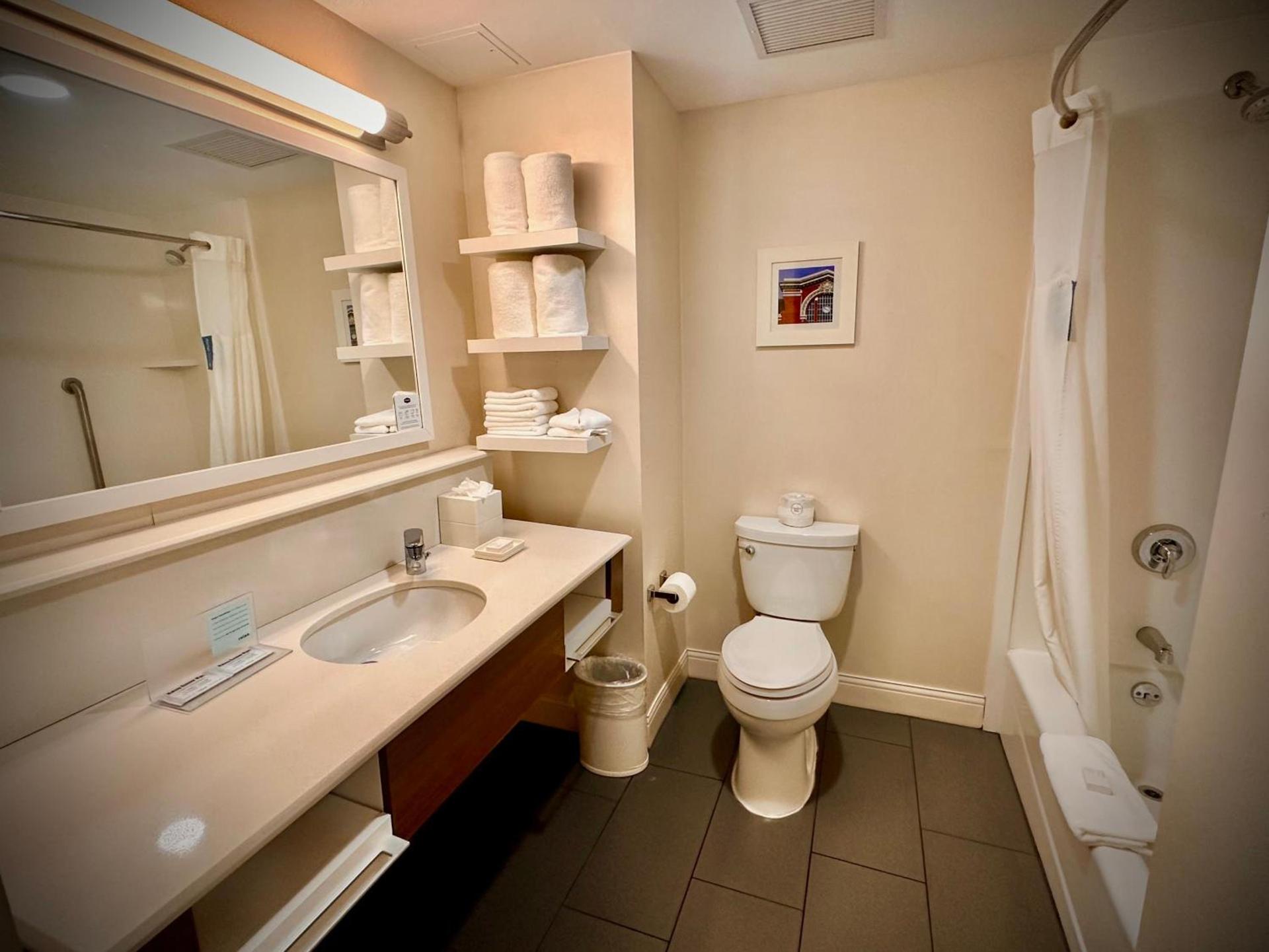 Hampton Inn & Suites Yonkers - Westchester photo 34