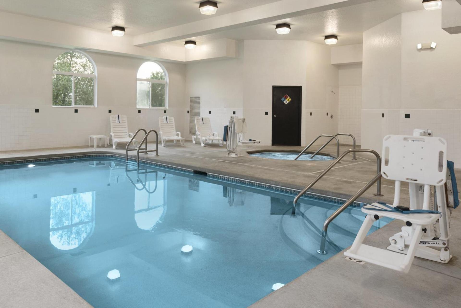 Country Inn & Suites by Radisson, Cedar Rapids Airport, IA photo 18