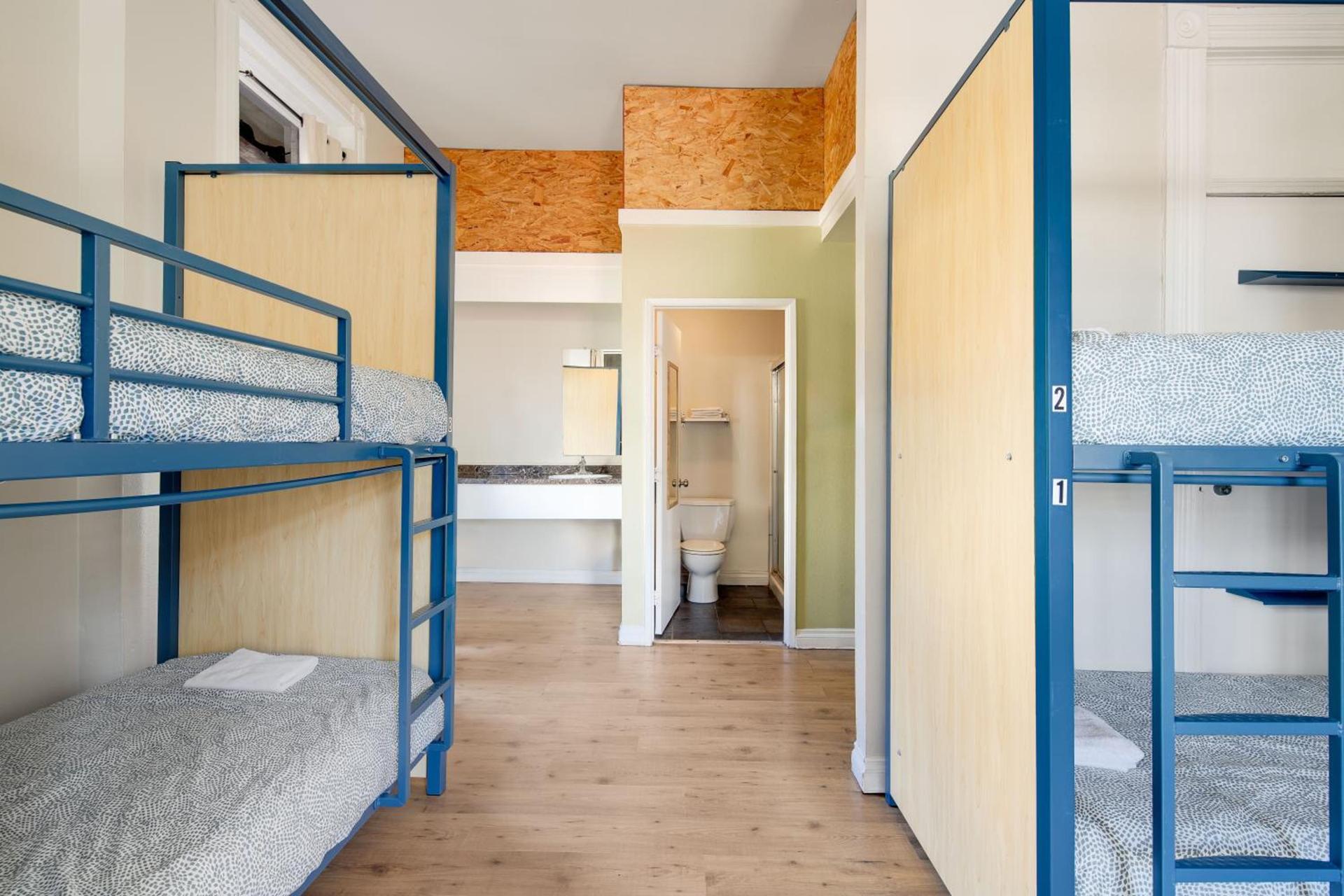 HI San Diego Downtown Hostel photo 9