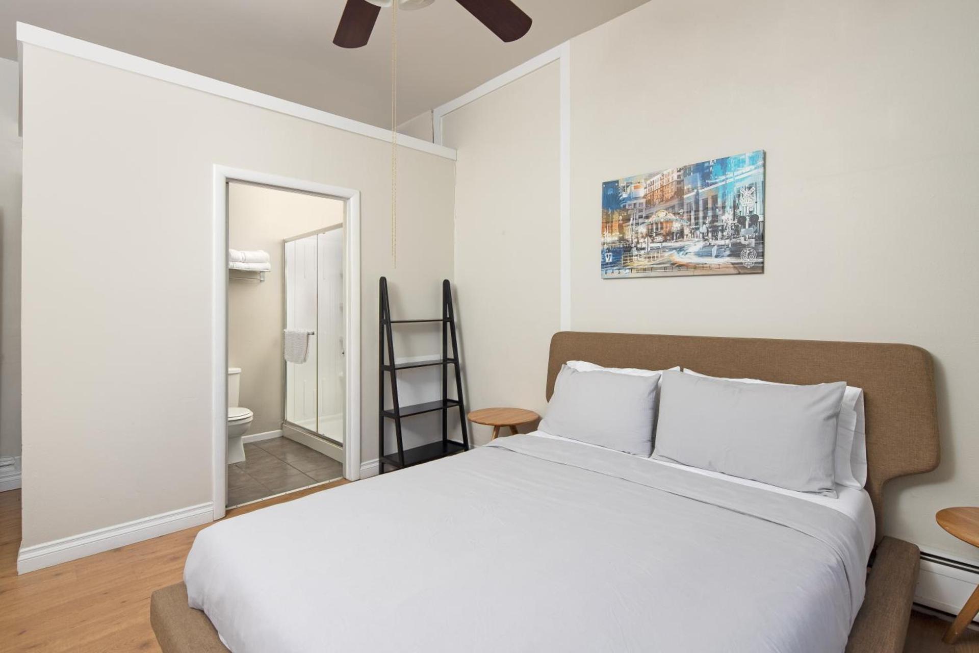 HI San Diego Downtown Hostel photo 12