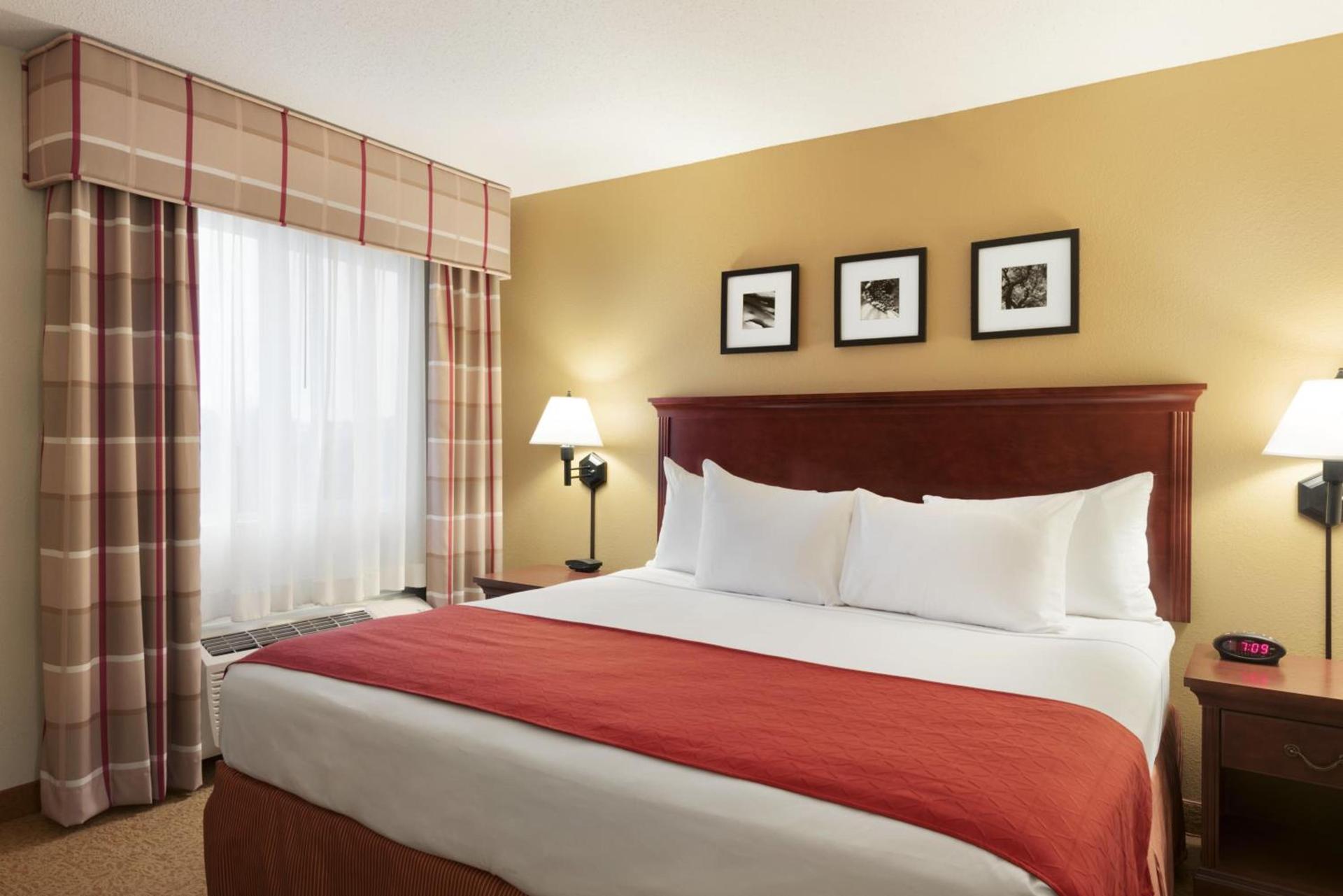 Country Inn & Suites by Radisson, Cedar Rapids Airport, IA photo 21