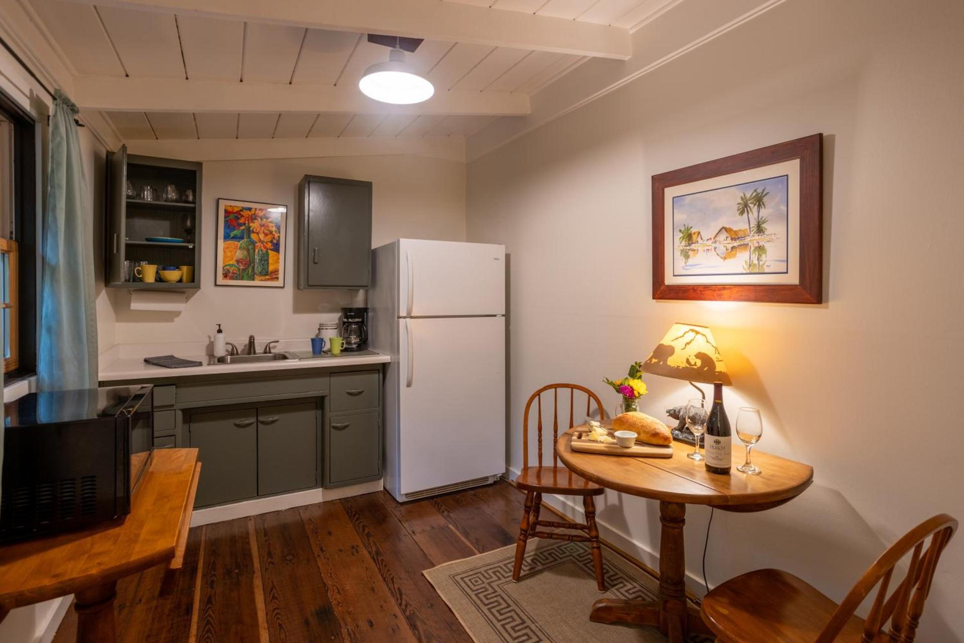 Anderson Valley Inn photo 10