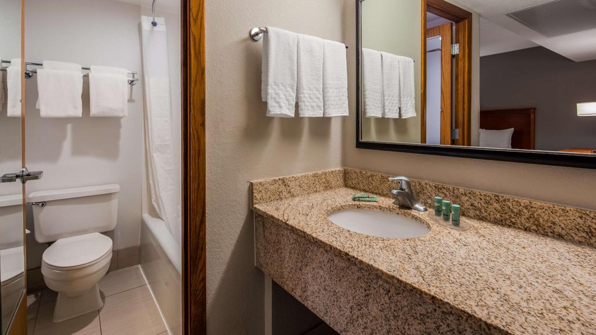 Best Western Bridgeview Hotel photo 34