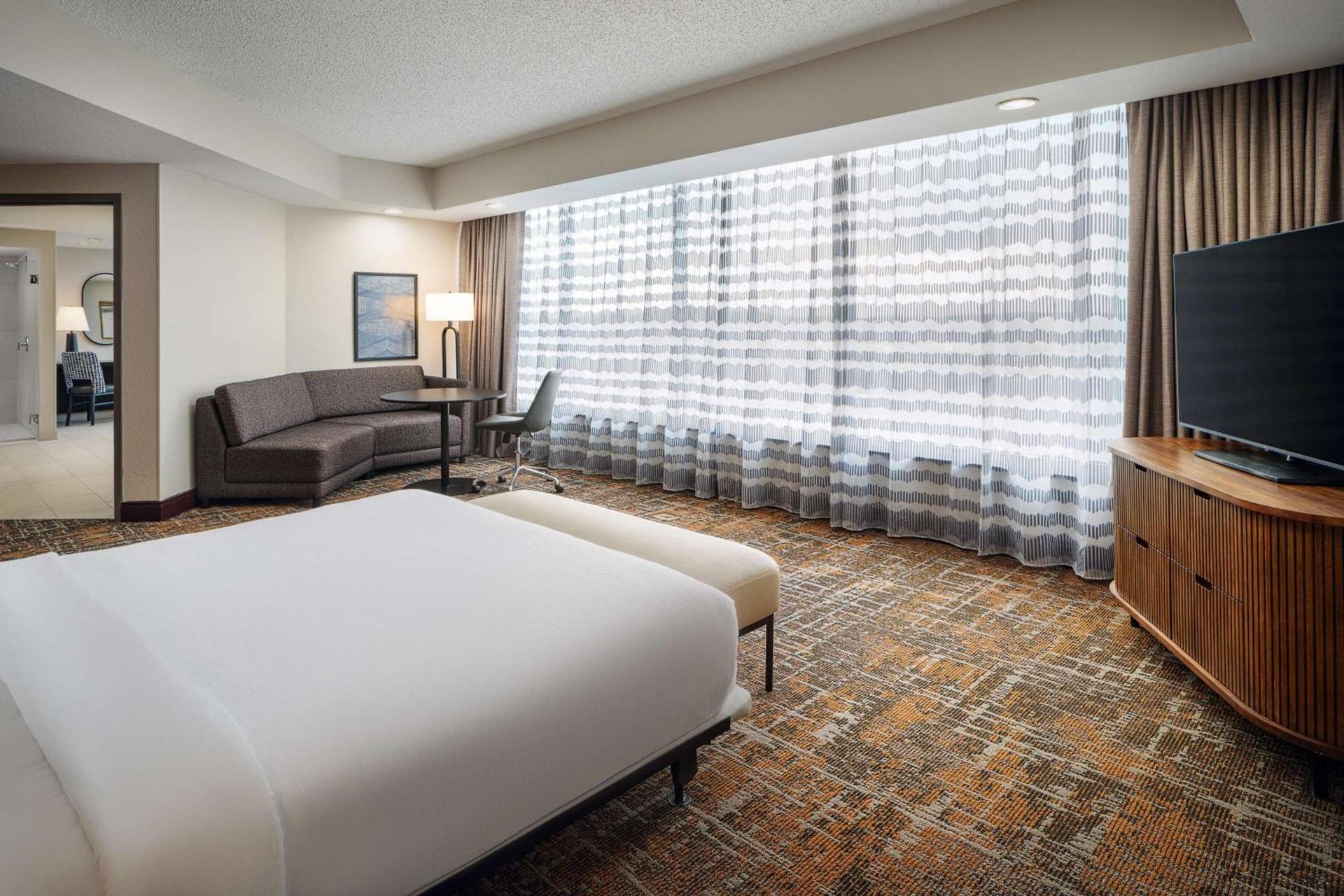 Embassy Suites Huntsville photo 40
