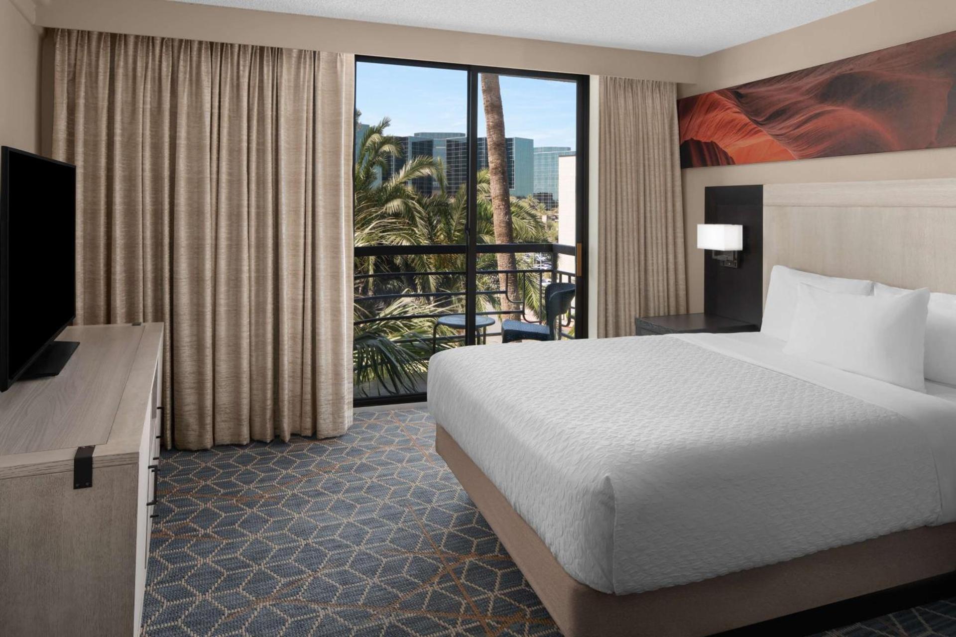 Embassy Suites by Hilton Phoenix Biltmore photo 43