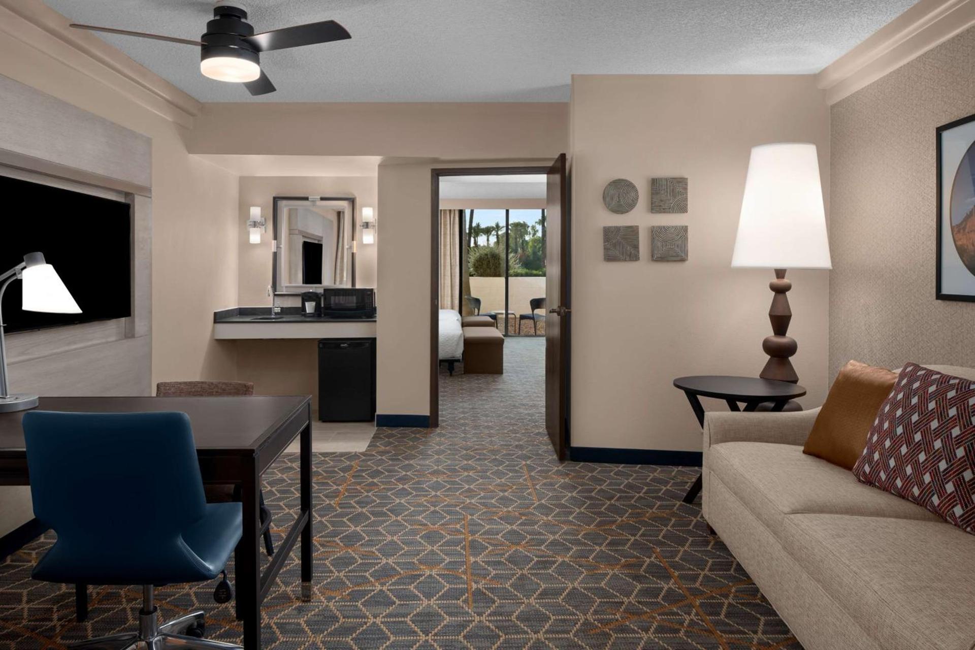 Embassy Suites by Hilton Phoenix Biltmore photo 47