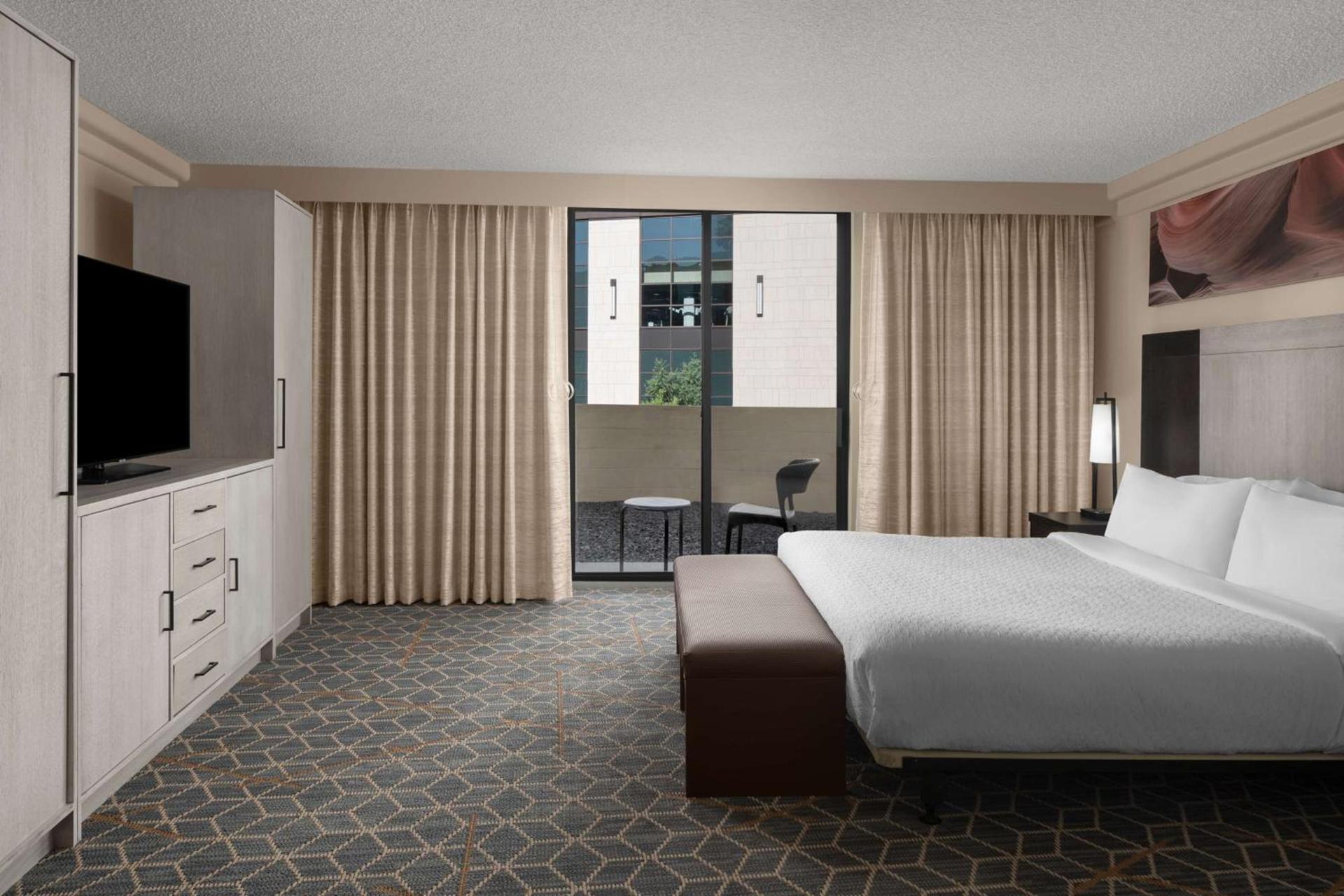 Embassy Suites by Hilton Phoenix Biltmore photo 46