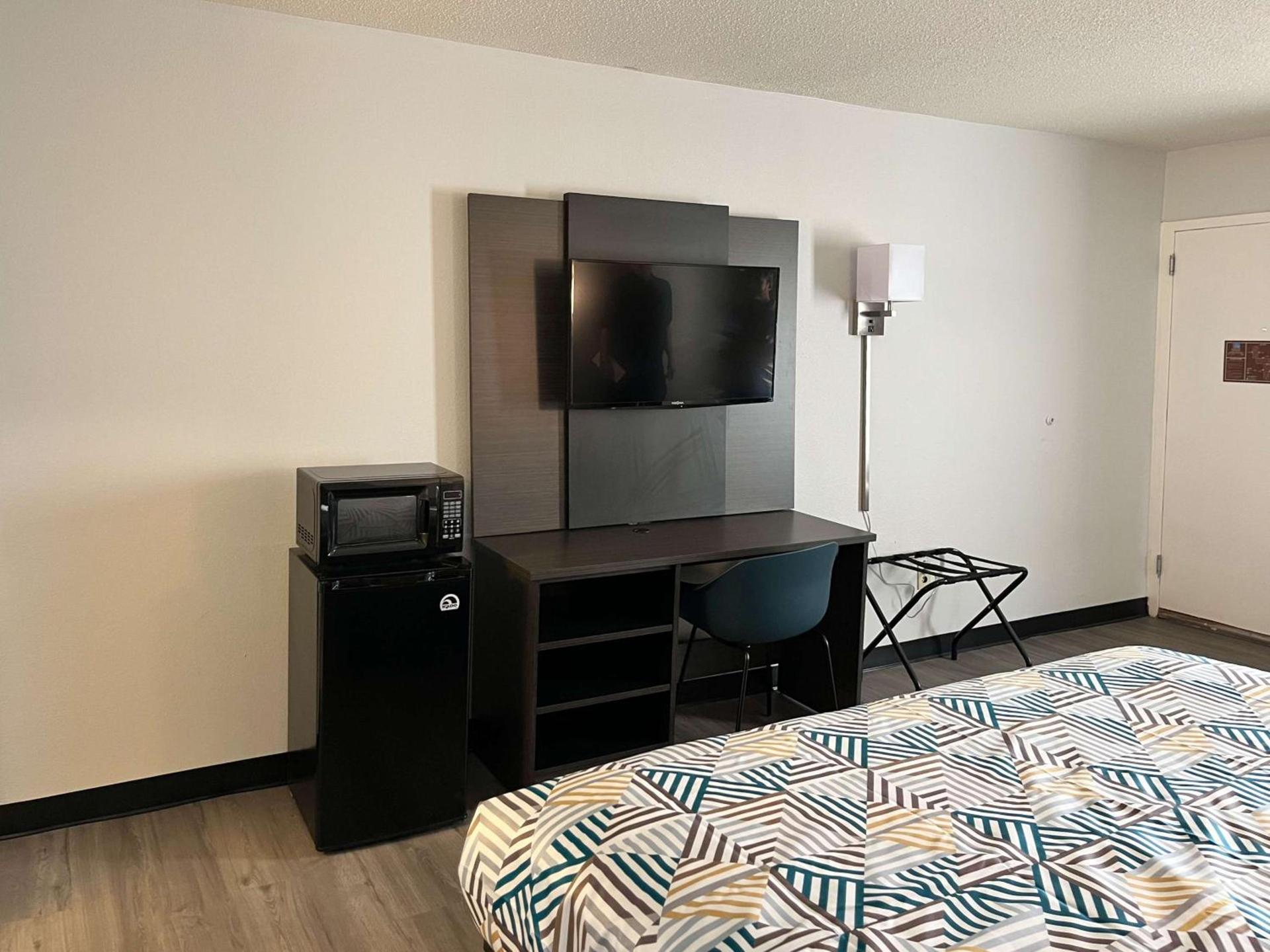 Motel 6 Montgomery, AL - Eastern Blvd. photo 4