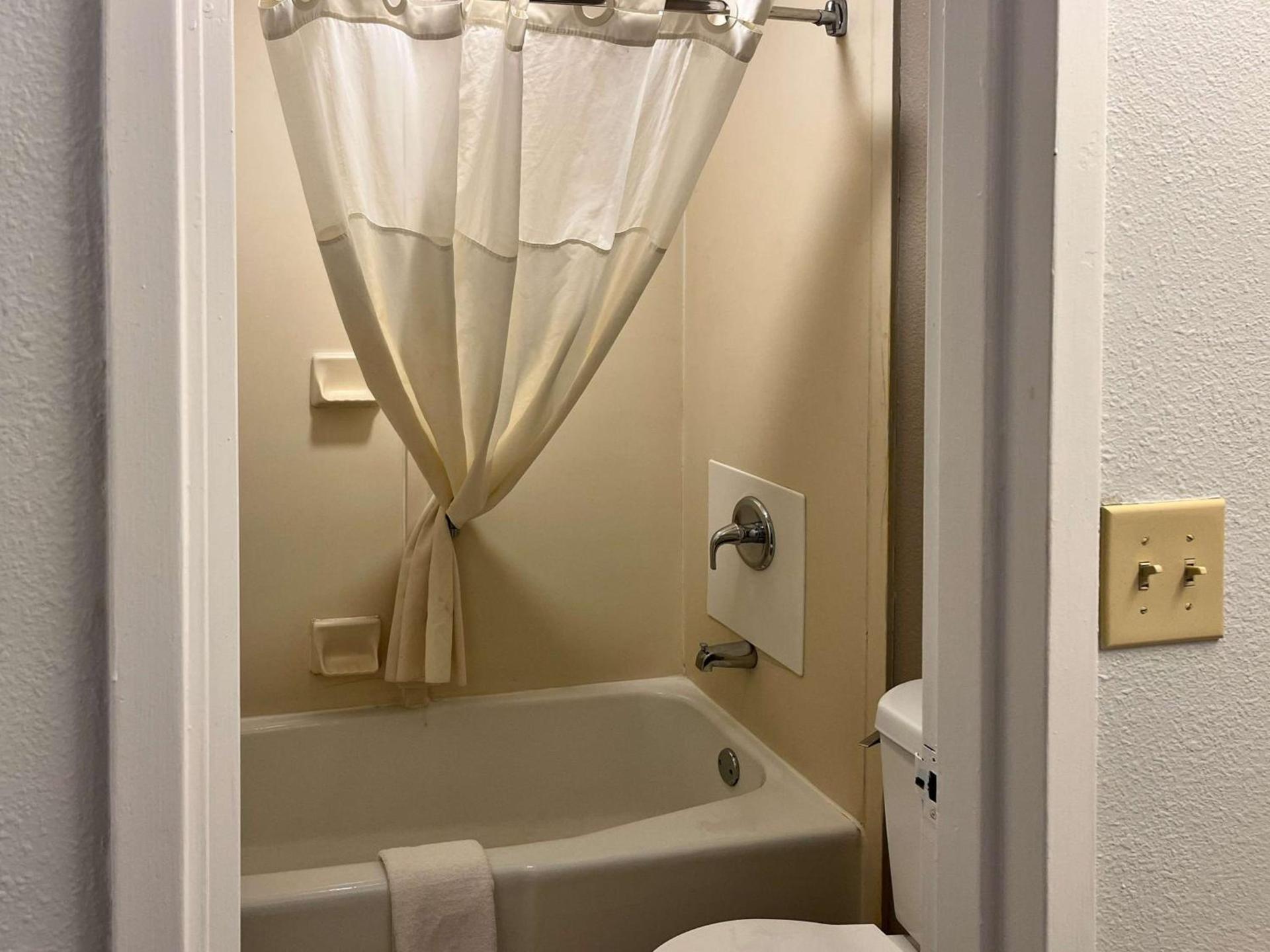 Motel 6 Montgomery, AL - Eastern Blvd. photo 10